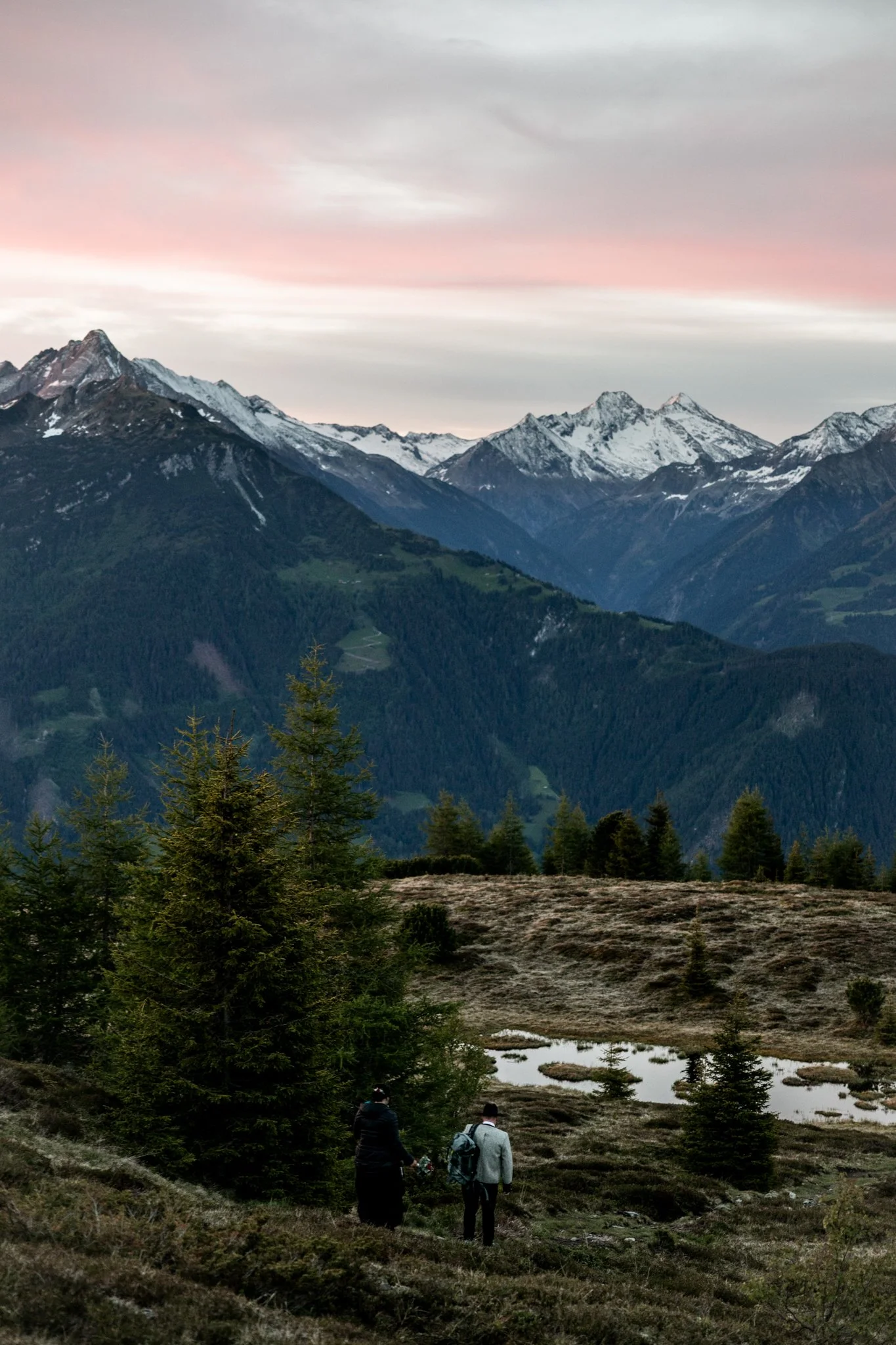 Umringt von den Bergen der Zillertaler Alpen, bietet diese Location einen wunderschönen Blick auf die heimische Bergwelt oberhalb von Mayrhofen, Zell und Gerlos 