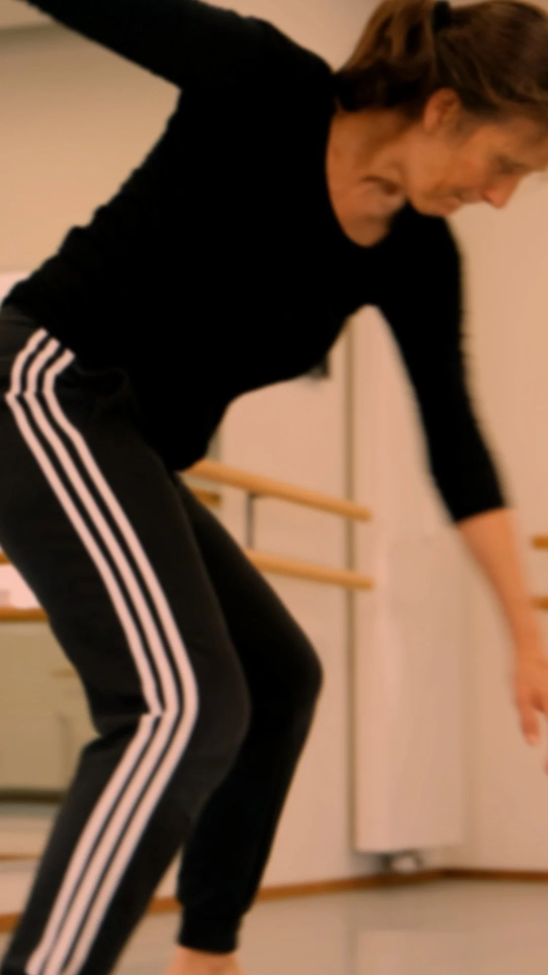Frau tanzt Contemporary Dance