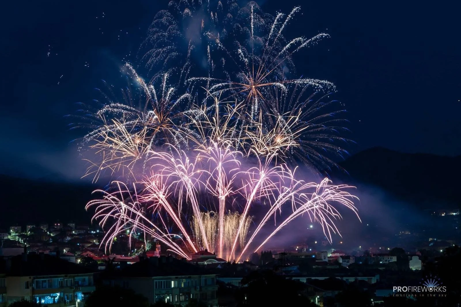 Pro Fireworks – efecte pirotehnice.jpg