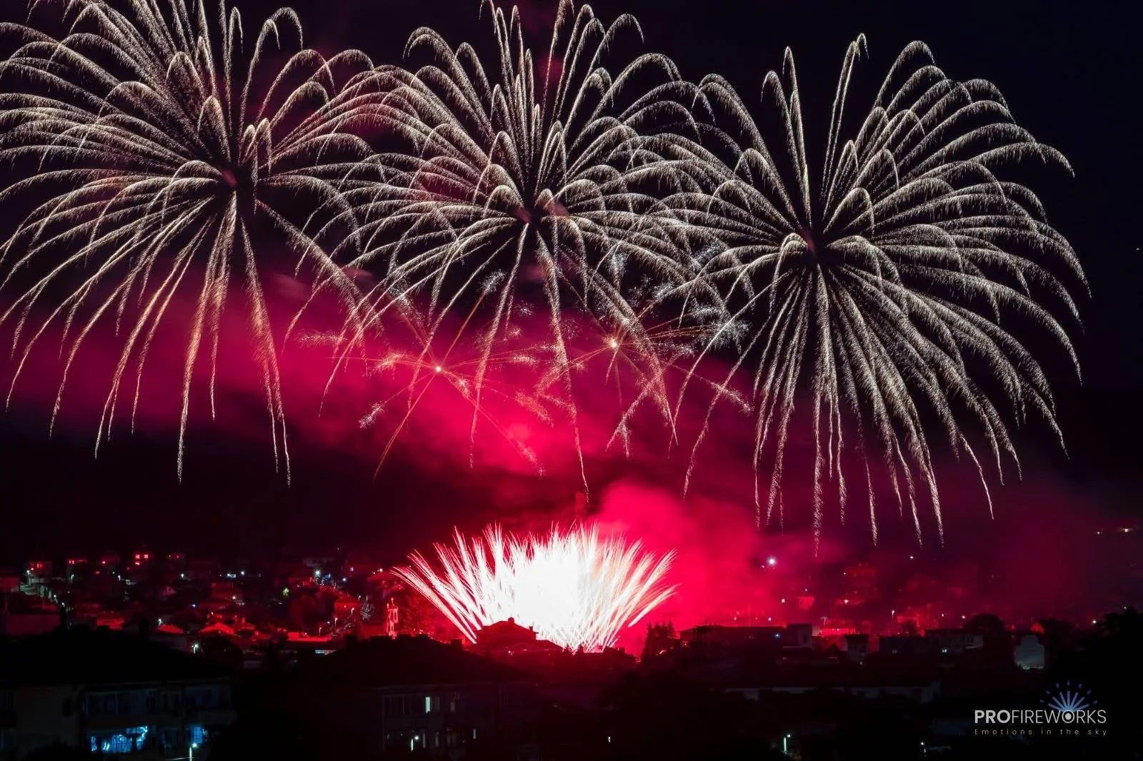 Pro Fireworks – show de artificii.jpg