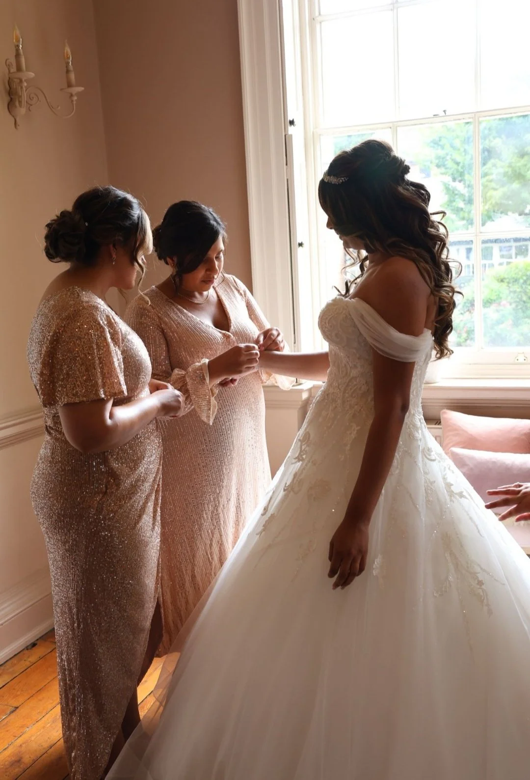 Make-up: @heirbeauty | 
Hairdresser: @jlhairstylist |
Venue: @theorangerymaidstone |
Photographer: @jdweddingphotography_