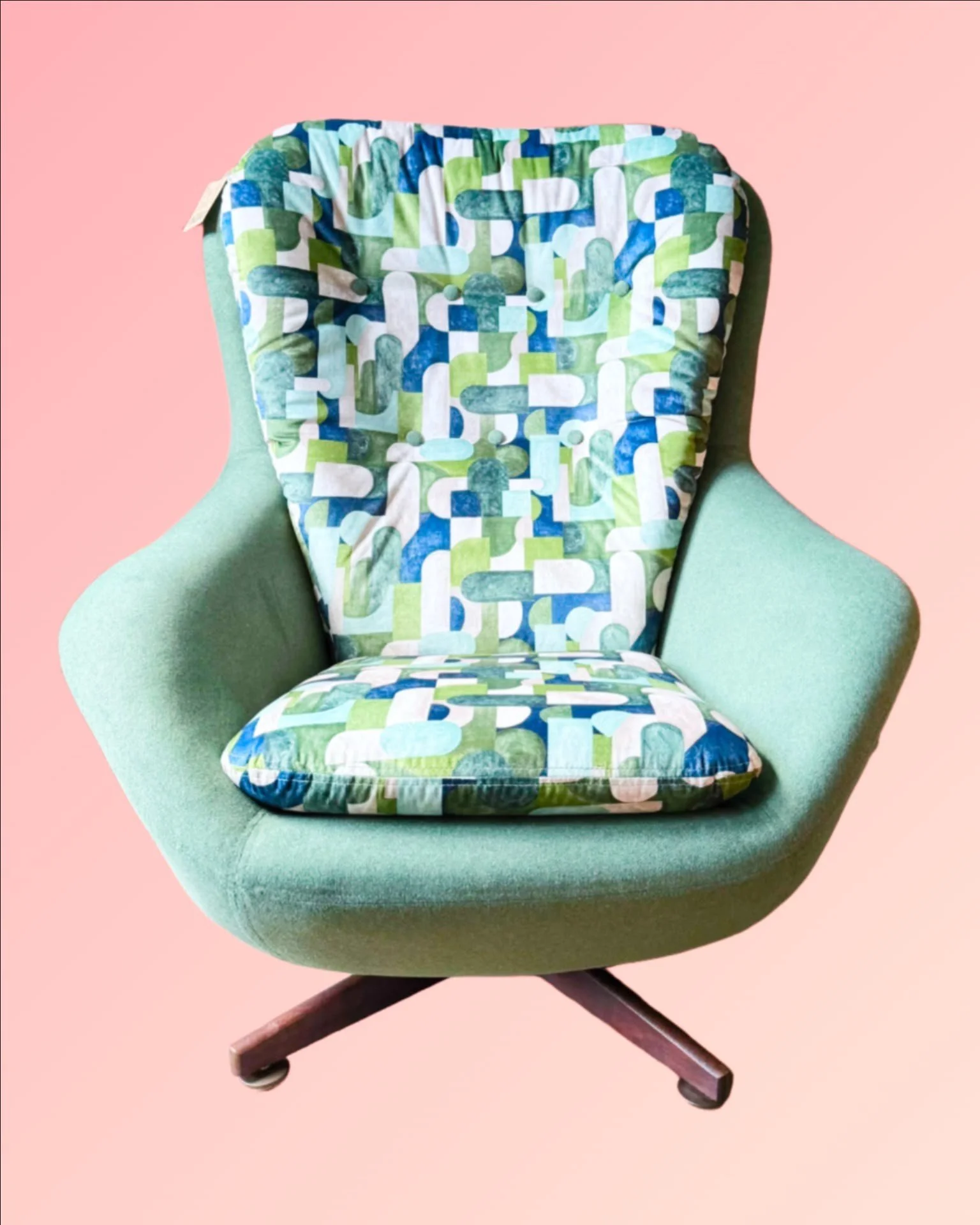 Professionally totally refurbished Mid-Century Vintage Egg Style Chair