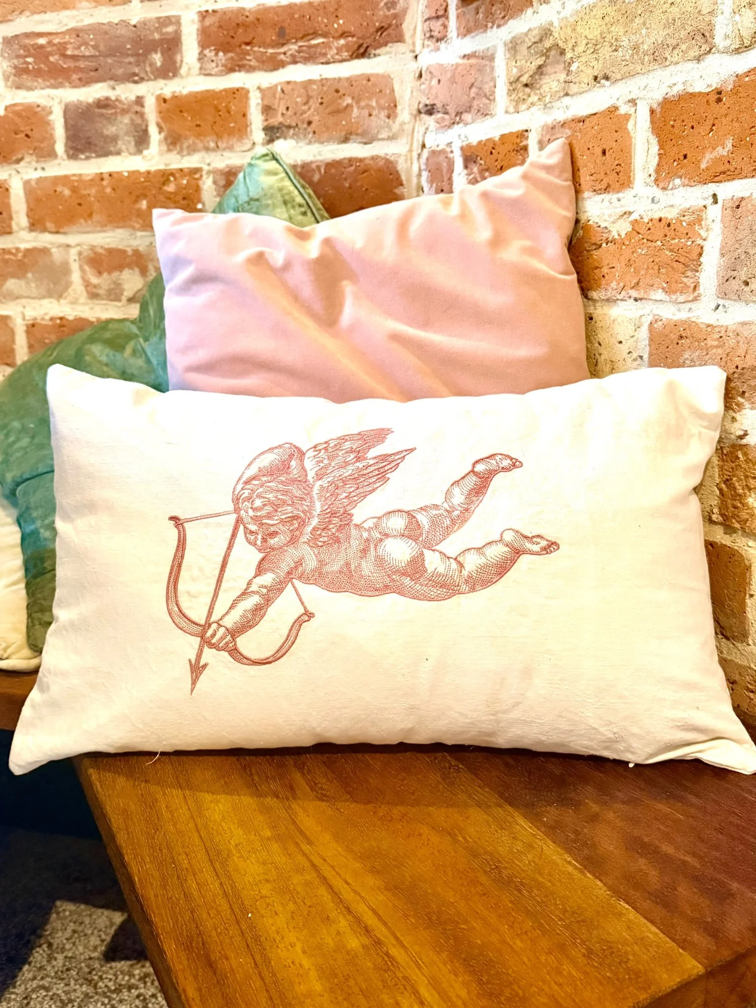 Vinty Love cushions