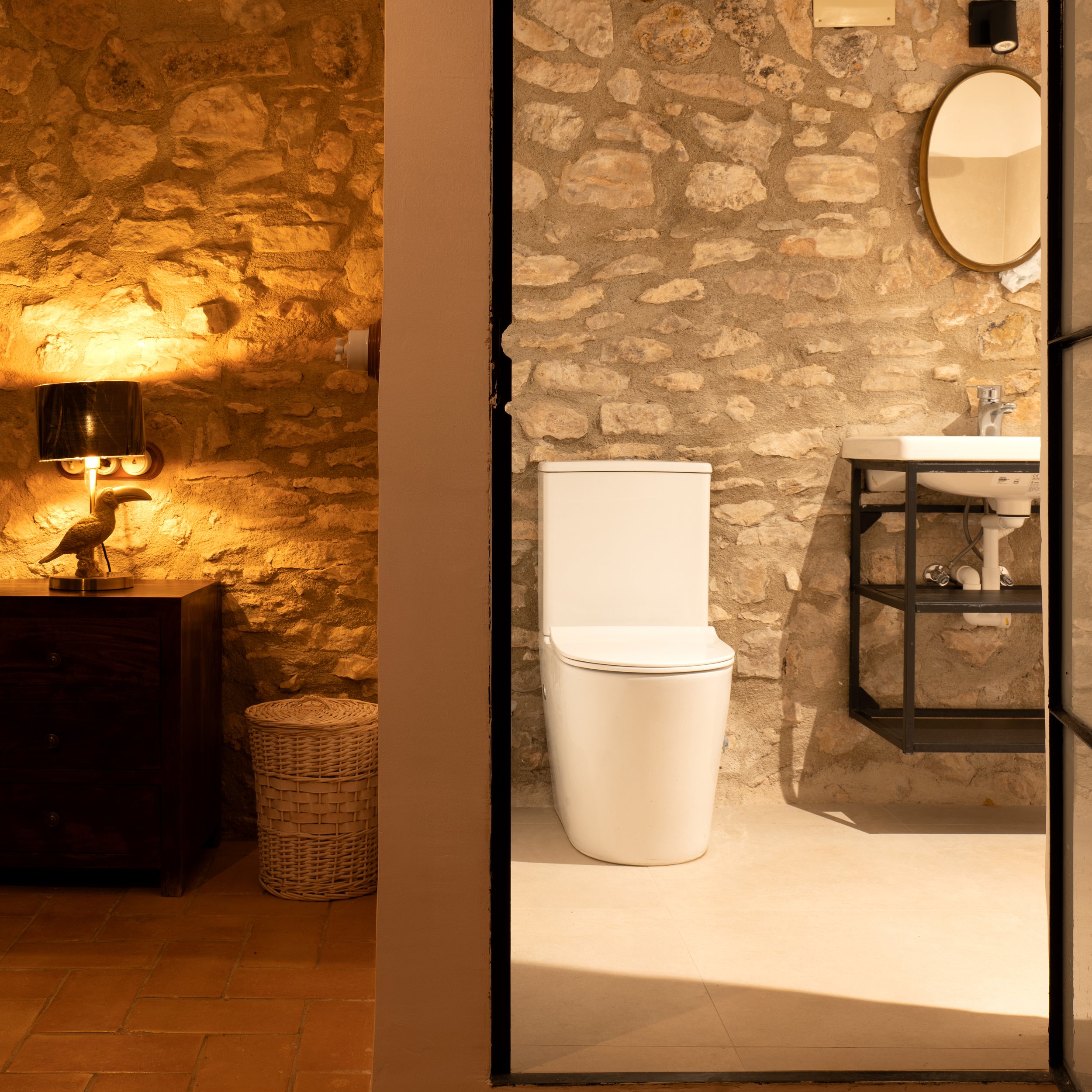 Experience spa-like relaxation in our stylish bathrooms, featuring natural stone finishes and a calming ambiance. A touch of luxury in every detail.