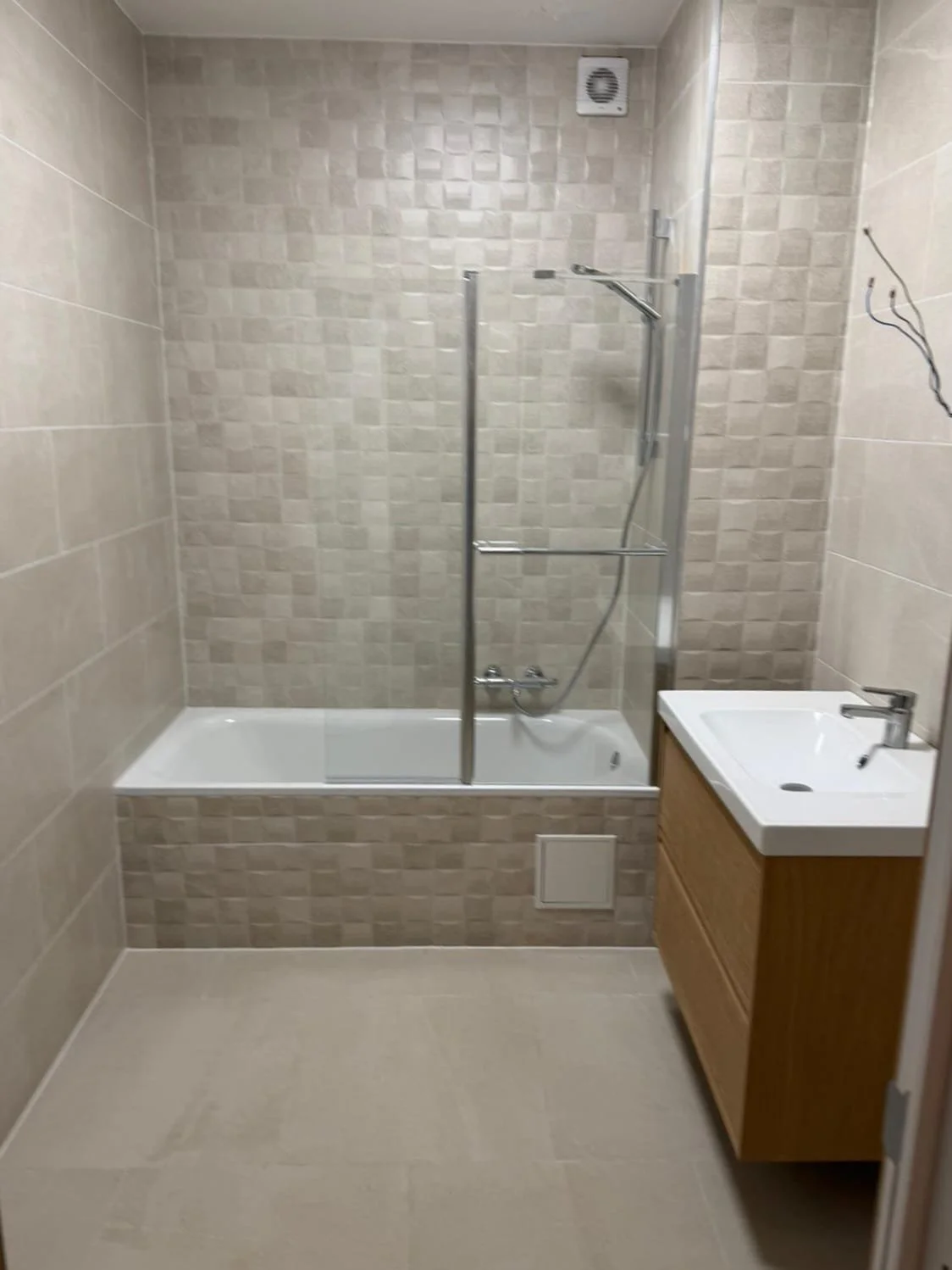 Belvista white Impermo tegels badkamer renovatie