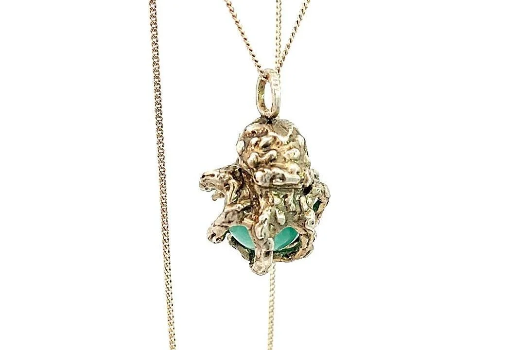 Collier avec pendentif en forme de pieuvre en argent 950 avec une pierre de turquoise dans ses tentacules.