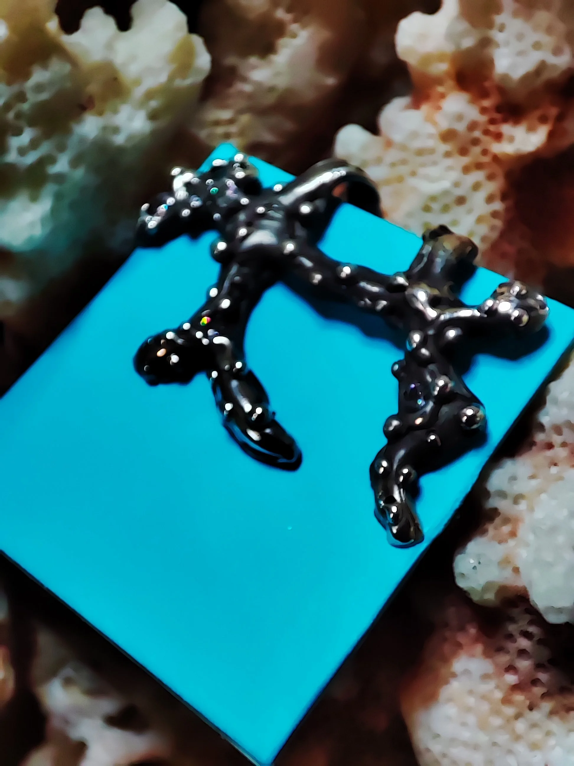 Création originale WIT joaillerie, sur le thème de la mer. Œuvre en argent massif 925, motif organique. 