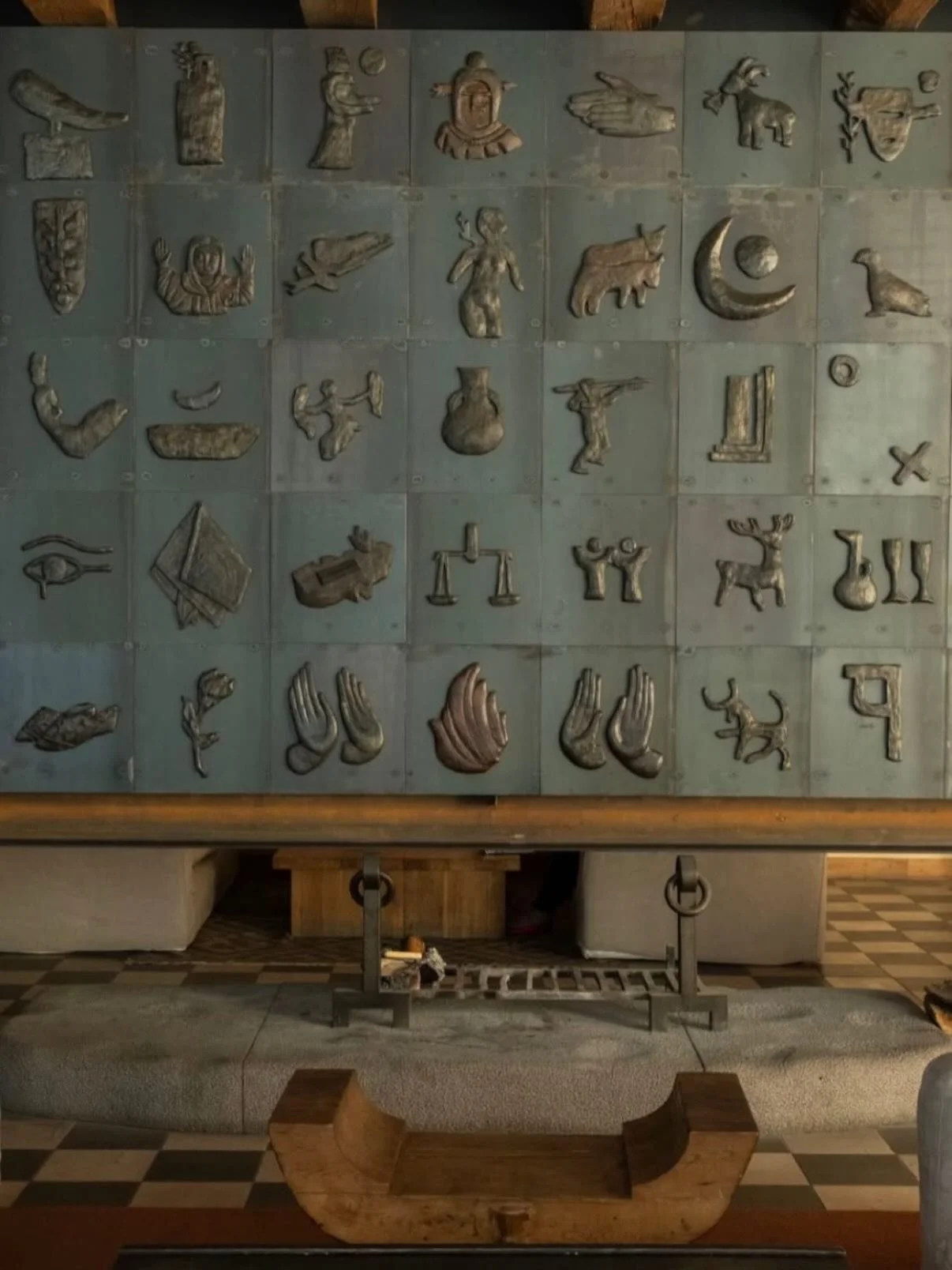 Latest Obsession: bespoke plaster molds, silver inlay
More is more. xK