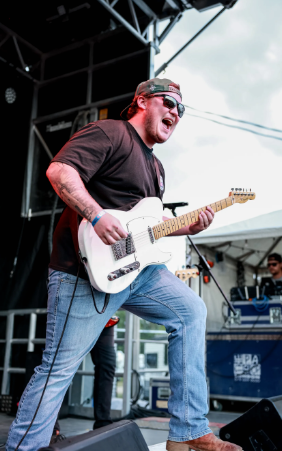 live music with max smith