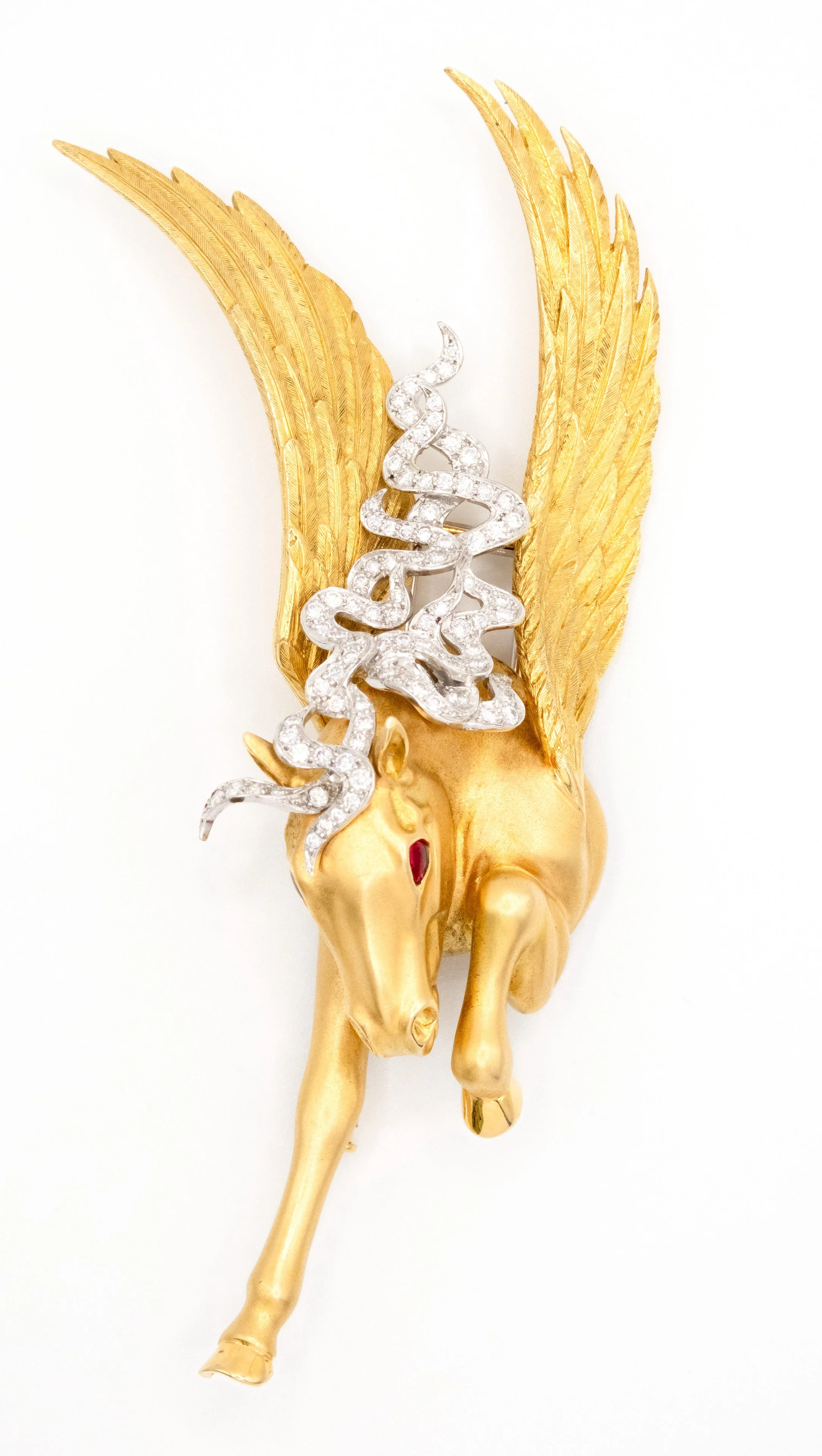 Wings of Elegance: Diamond-Encrusted Pegasus Brooch