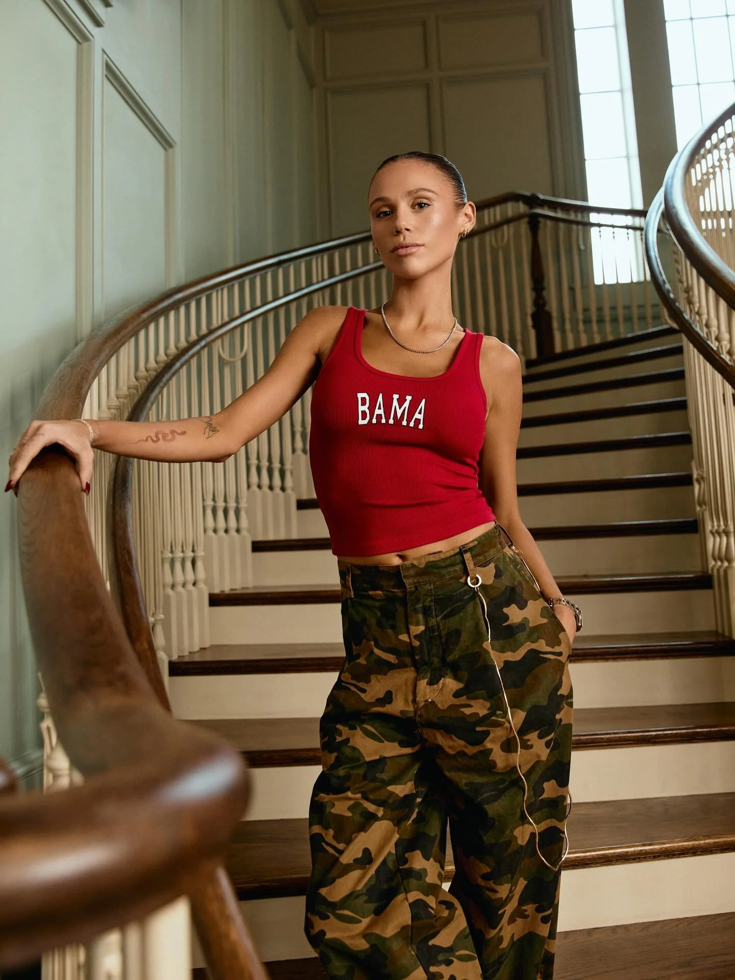 the coolest @halliebatchelder for @shopavo.la x @yea_ala 😍🙏🏻💥
.
lighting+digi @apresleyphoto 
avo team @sal_208 @jessdorfman