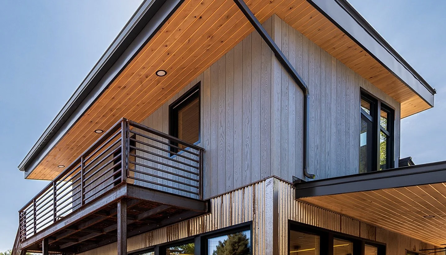 Can you see the any difference between the windows and doors on this project? The owner of this incredible DADU by @willow_wind_construction selected our Vue7 UPVC windows and our Alu7 aluminum doors and lift and slide. This is an awesome combo that 