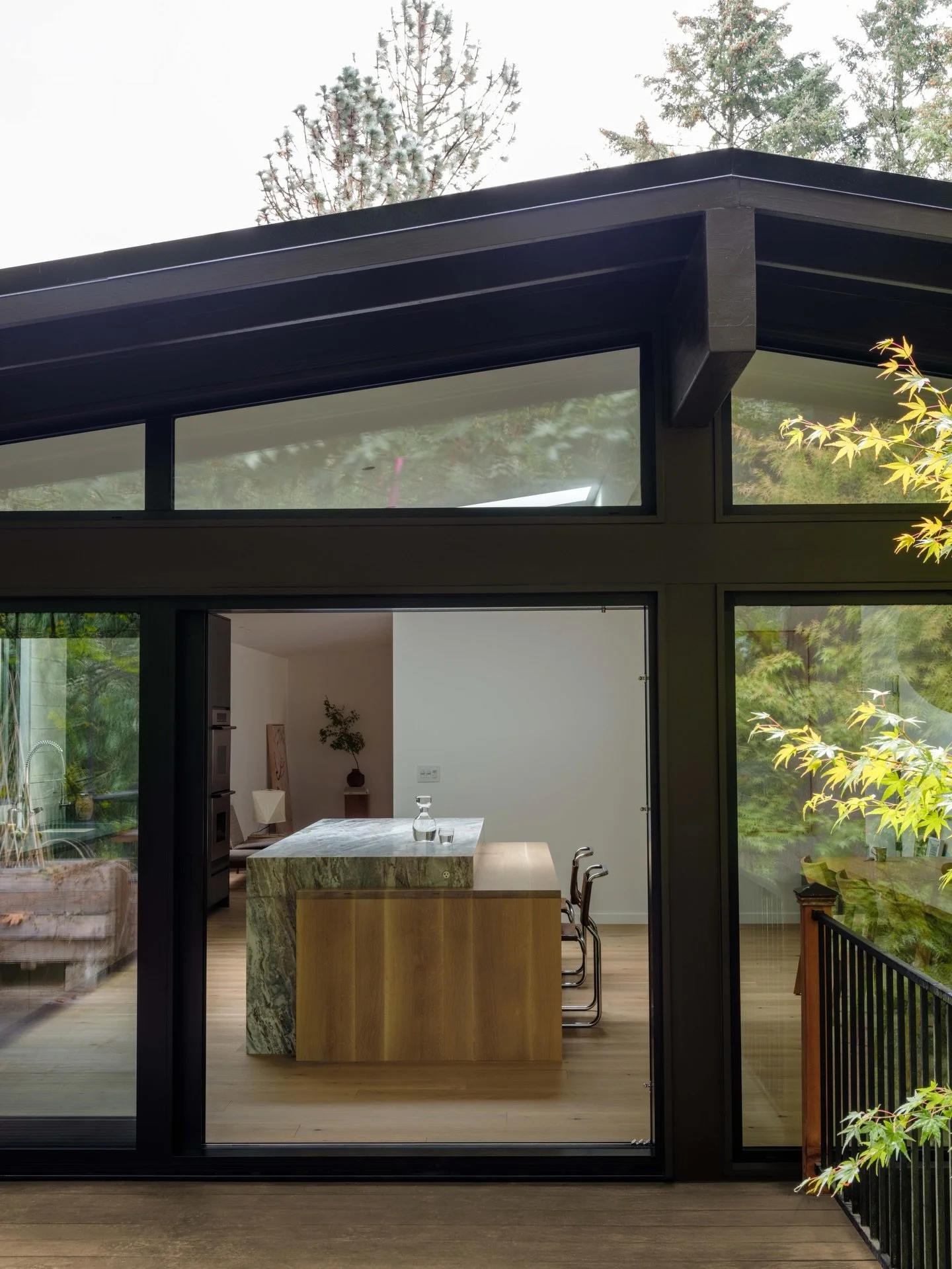 So thankful to work with such a great team of designers and builders that use our products to achieve such crisp, clean projects like this one by @mentarchitecture &amp; @durhamconstructionpdx
 Looking forward to seeing many of the projects we&rsquo;