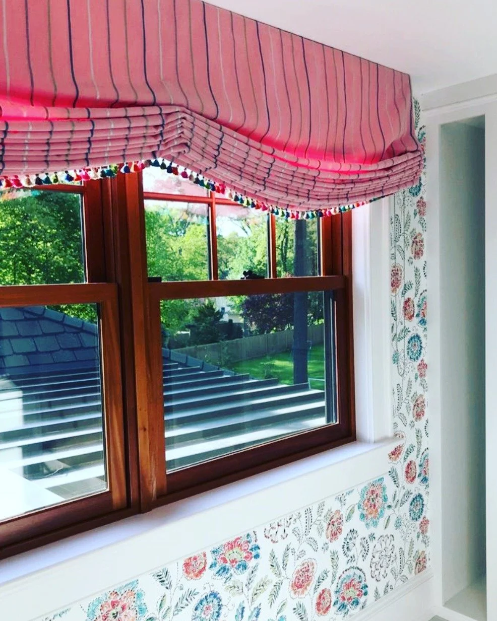 The perfect crown on this fabulous laundry room designed by @rcqdesign - an elegant casual roman shade featuring two scoops defining each window. 

#alanschatzberg #bringingdesignstolife #customupholstery #customworkroom