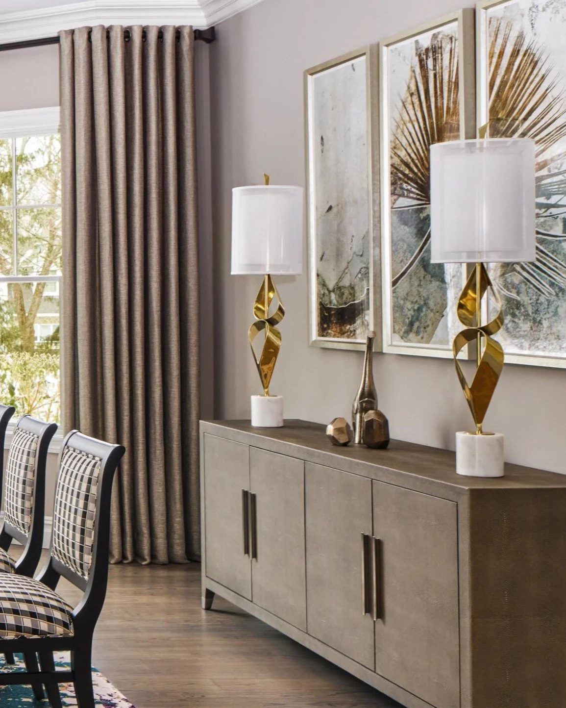 #Repost from @rcqdesign Details: Luxury Dining Room Edition

A delicate balance of gold, silver, neutral tones, textures, and layered patterns defines this luxury dining room. This detail shot highlights subtle yet striking artwork, two beautiful ove