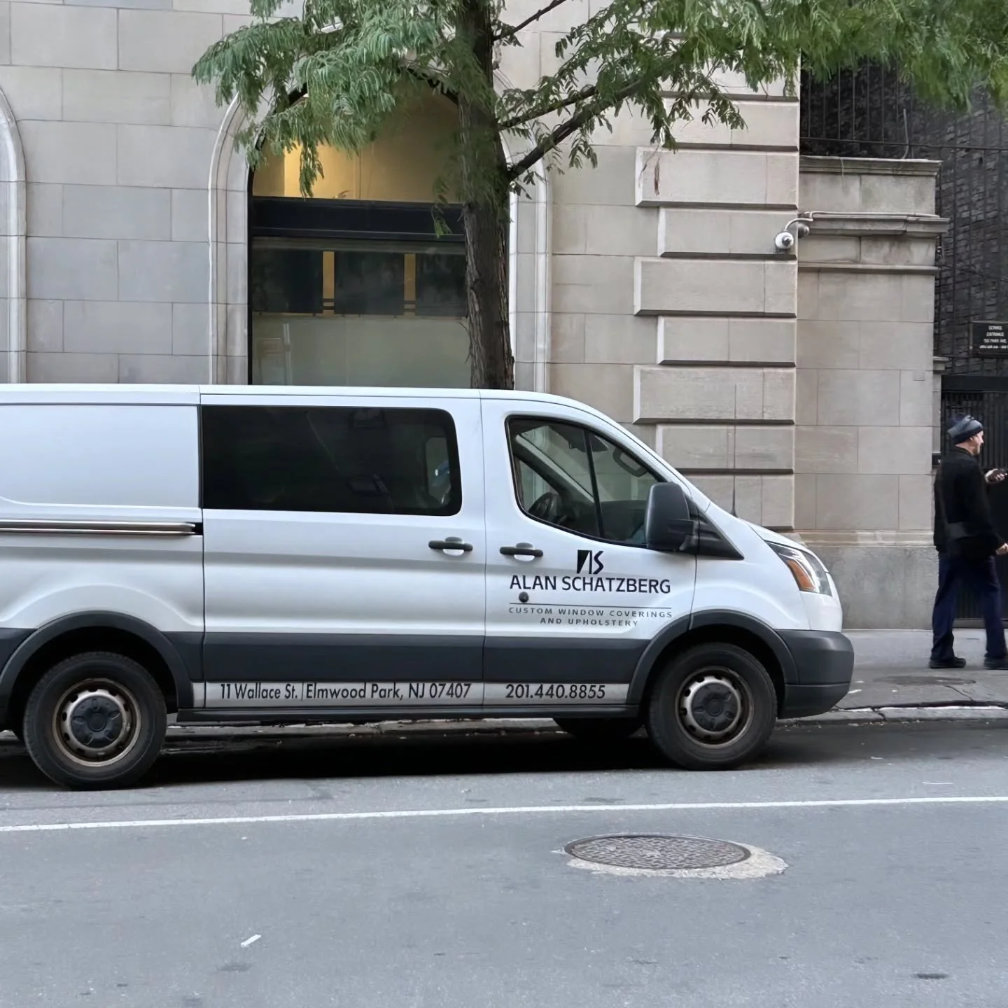 Van-spotting on 60th + Park. A pretty much perfect day for an installation. 

Hope they don't have to take the stairs. 😱 

 #alanschatzberg #customwindowcoverings
#windowtreatments #bringingdesignstolife #ues #uppereastside #nyc