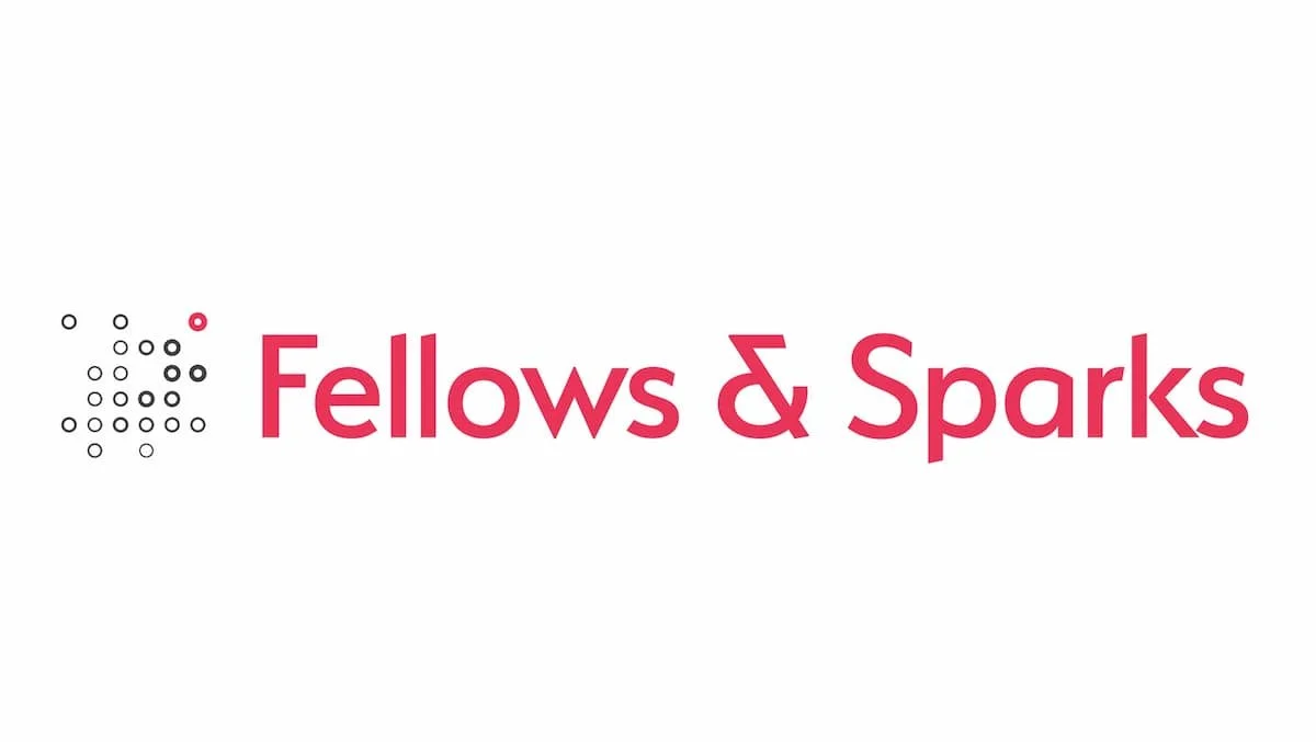 Logo mit Text 'Fellows & Sparks' in roter Schrift und einem Symbol aus schwarzen und roten Kreisen auf der linken Seite.