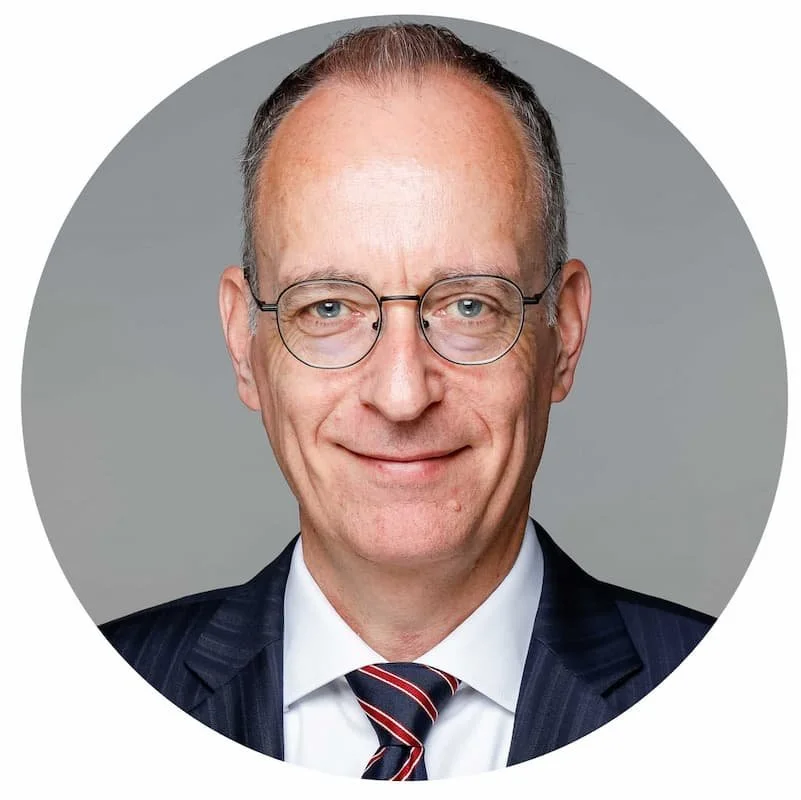 Autorenbild von Dr. Michael Dallmann. Ein Mann mittleren Alters, mit freundlichem Blick.