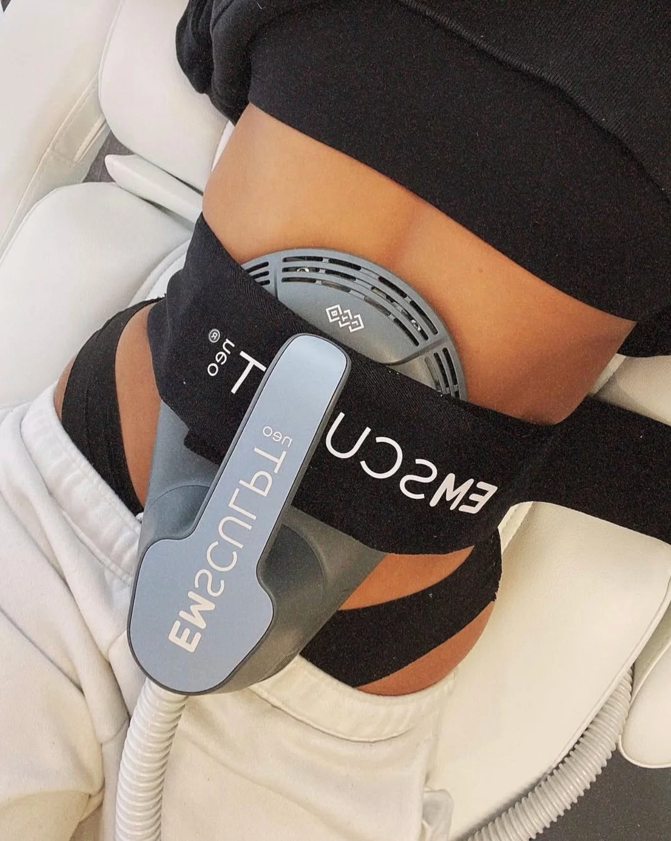 &iquest;Tonificar tu cuerpo sin pasar horas en el gimnasio?
&iexcl;Con EMSculpt es posible! ⚡️

Este tratamiento revolucionario utiliza energ&iacute;a electromagn&eacute;tica focalizada (HIFEM) para provocar m&aacute;s de 20.000 contracciones muscula