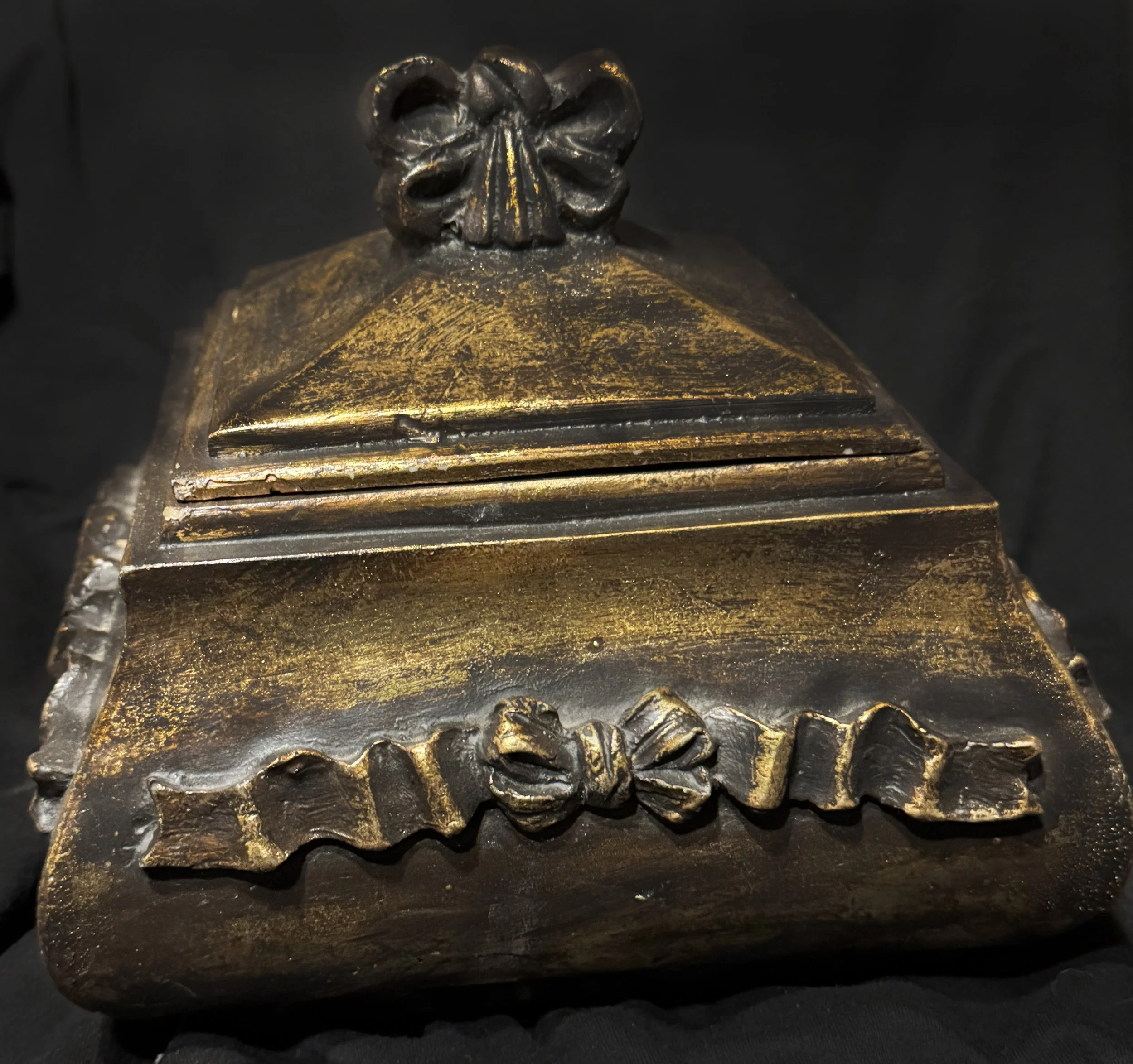 gold box with bow1.jpg