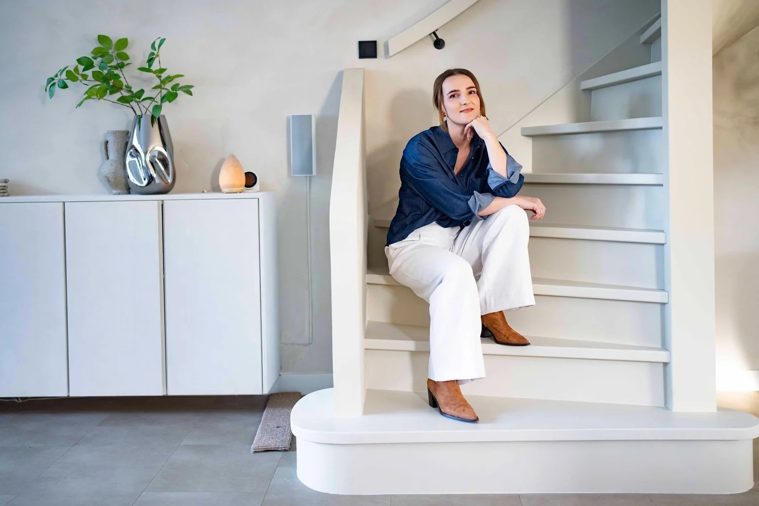 Portret van creator Kaylee Morlog, aangesloten bij Mention Management.