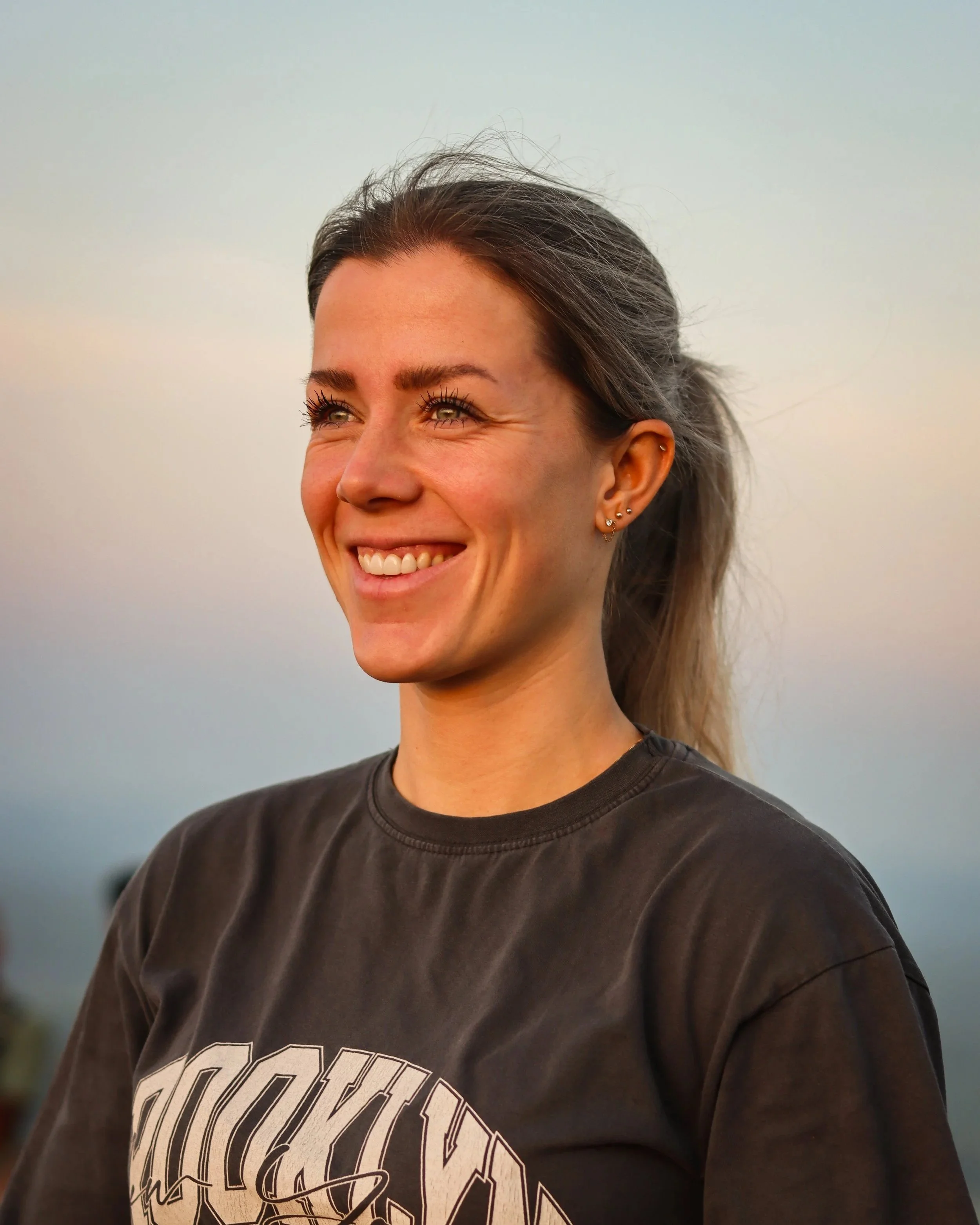 Portret van creator Maaike van Houten, aangesloten bij Mention Management.