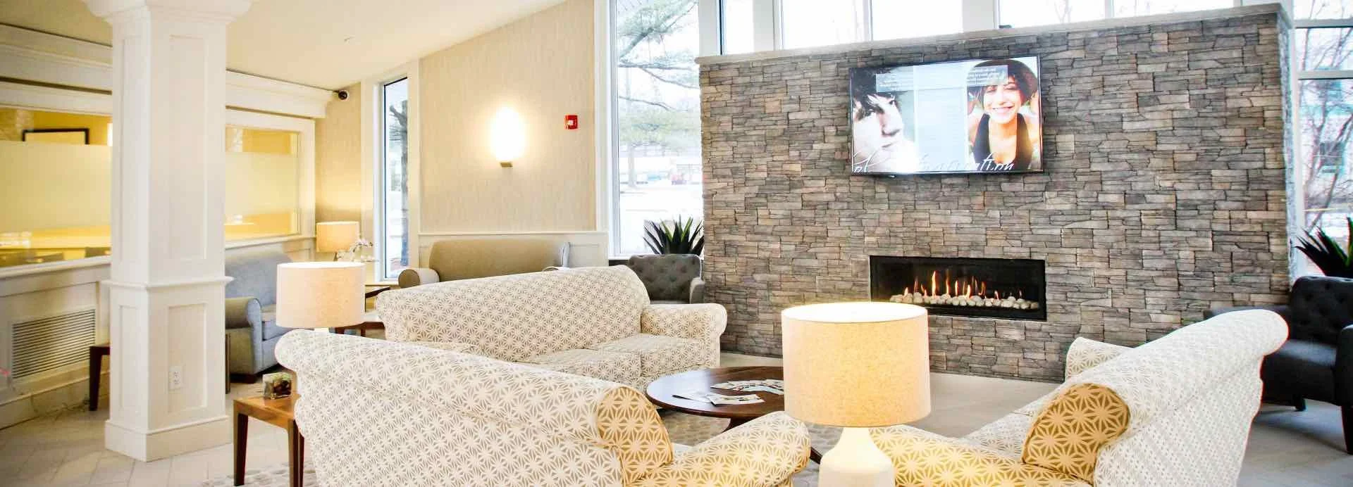 SunriseDetoxTomsRiverLoungeArea.jpg