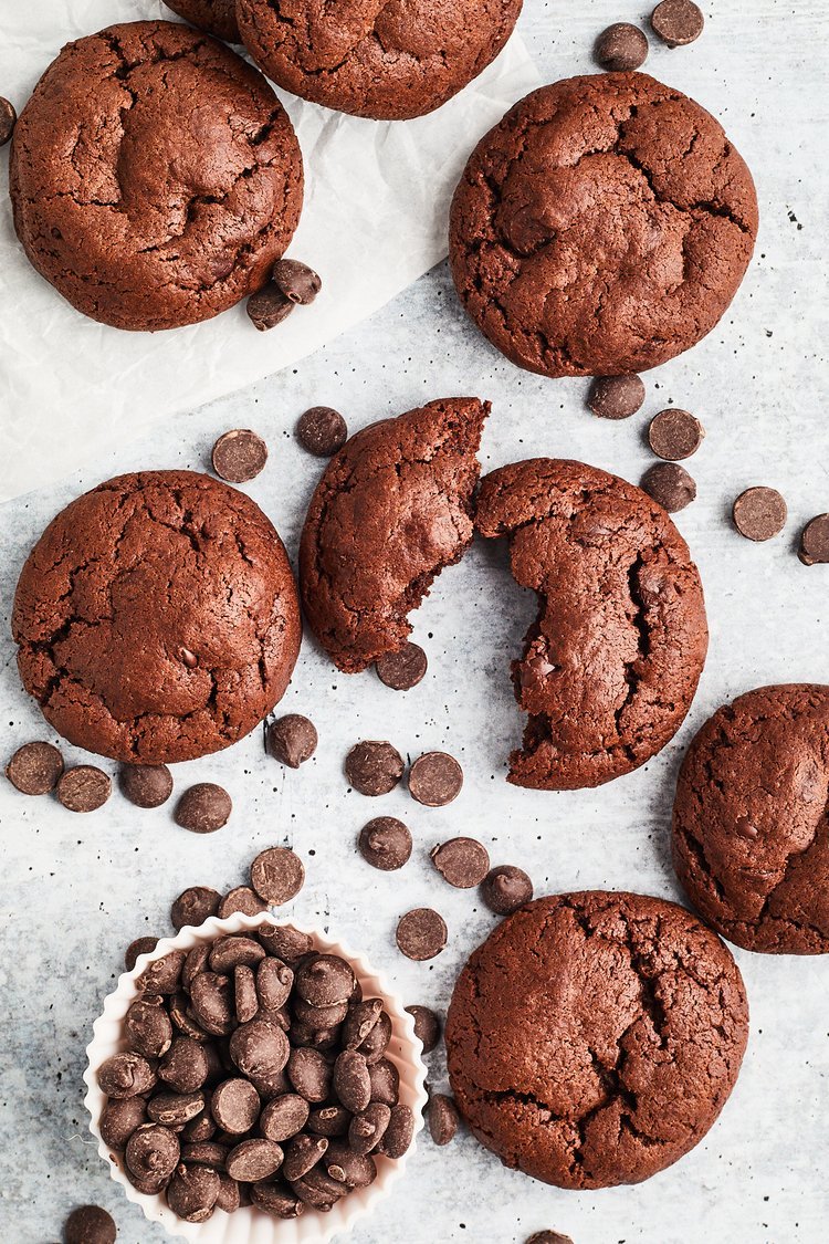 vegan+double+chocolate+chip+cookies+14.jpeg