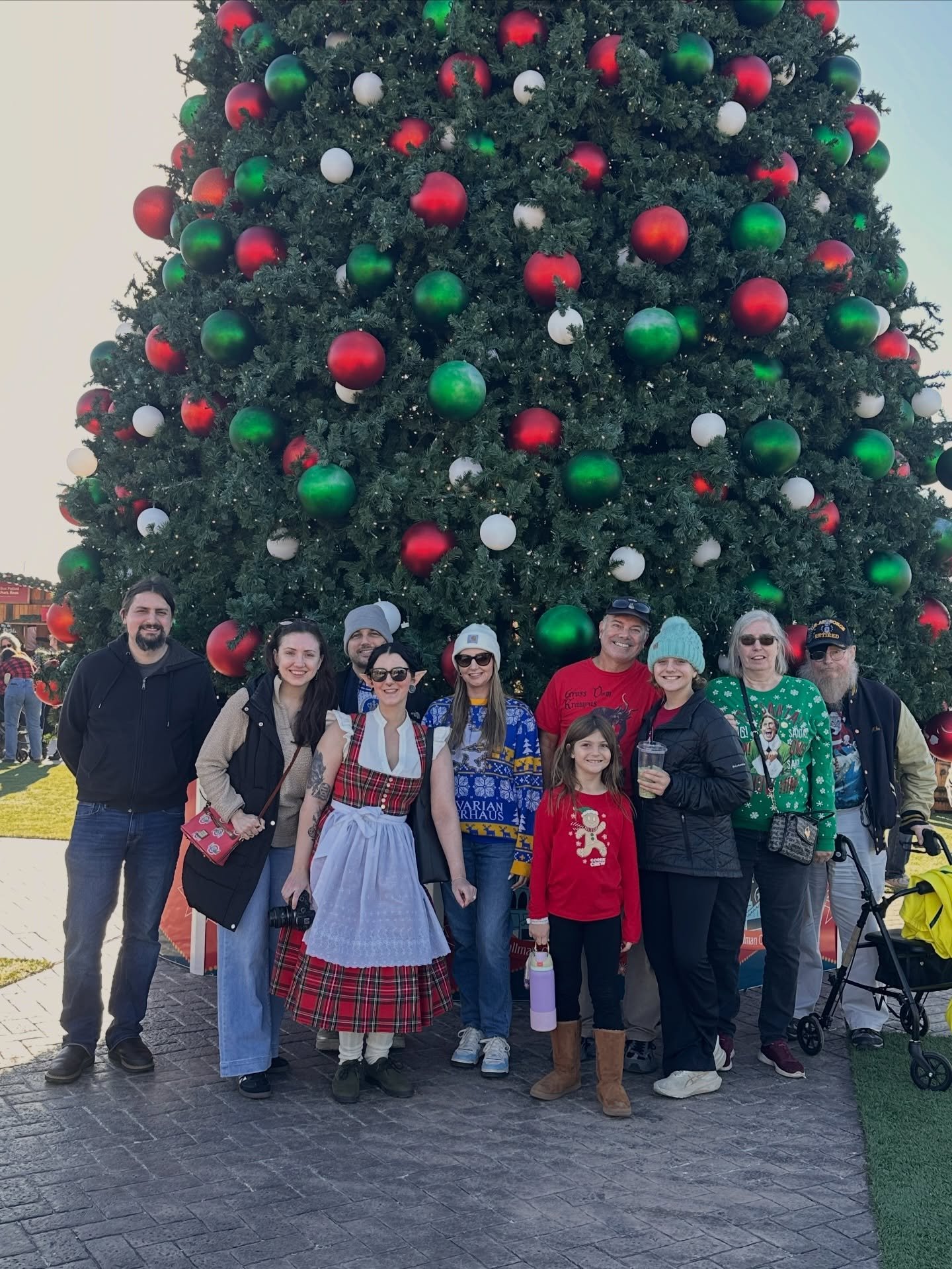 Frohe Weihnachten from our Gemeinschaft to yours! ❤️🎄