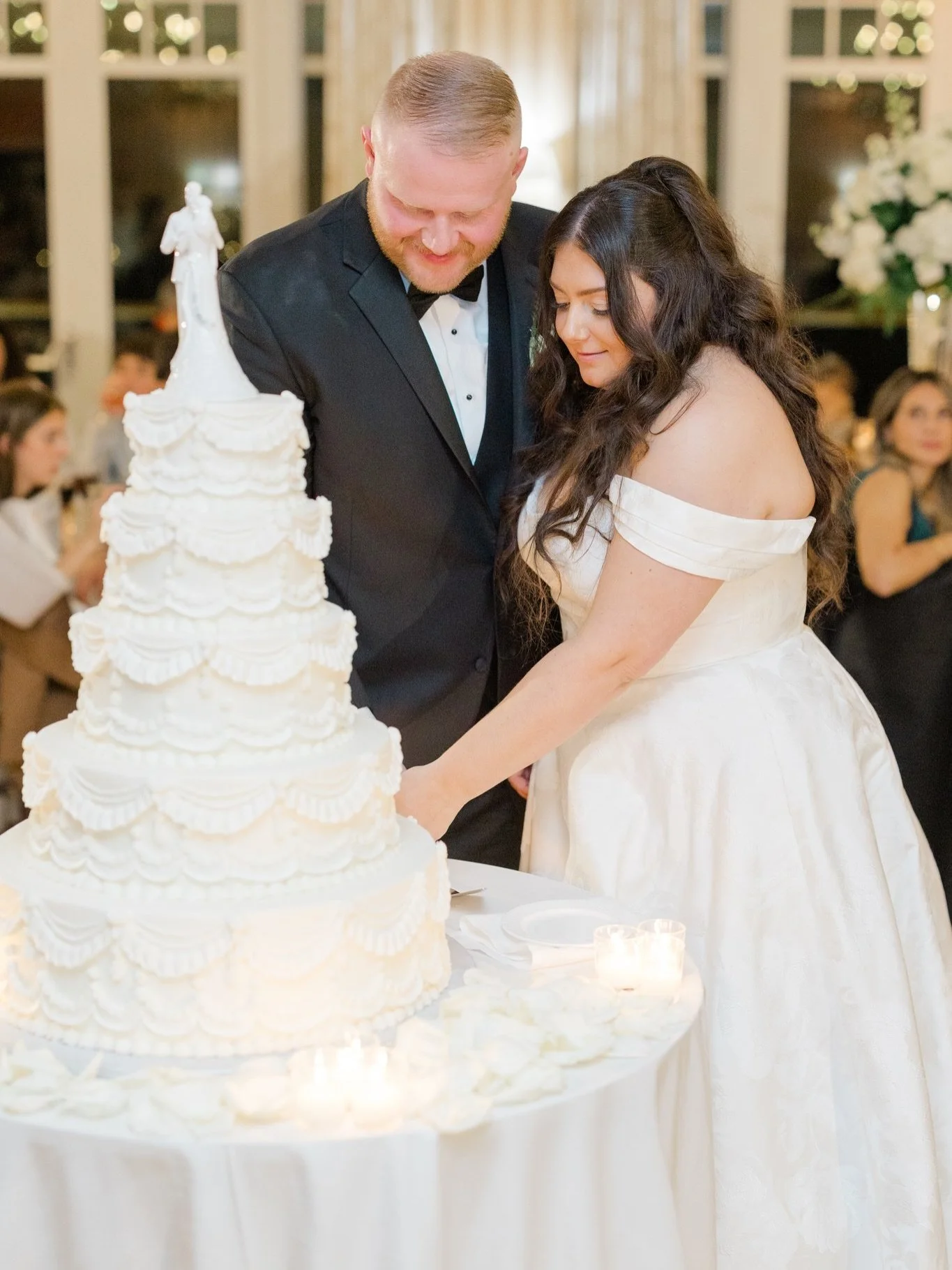 Moments like this&mdash;champagne, candlelight, and cutting the cake surrounded by your favorite people&mdash;don&rsquo;t just happen. They&rsquo;re thoughtfully planned and seamlessly coordinated so you can actually soak it all in.

If you&rsquo;re 