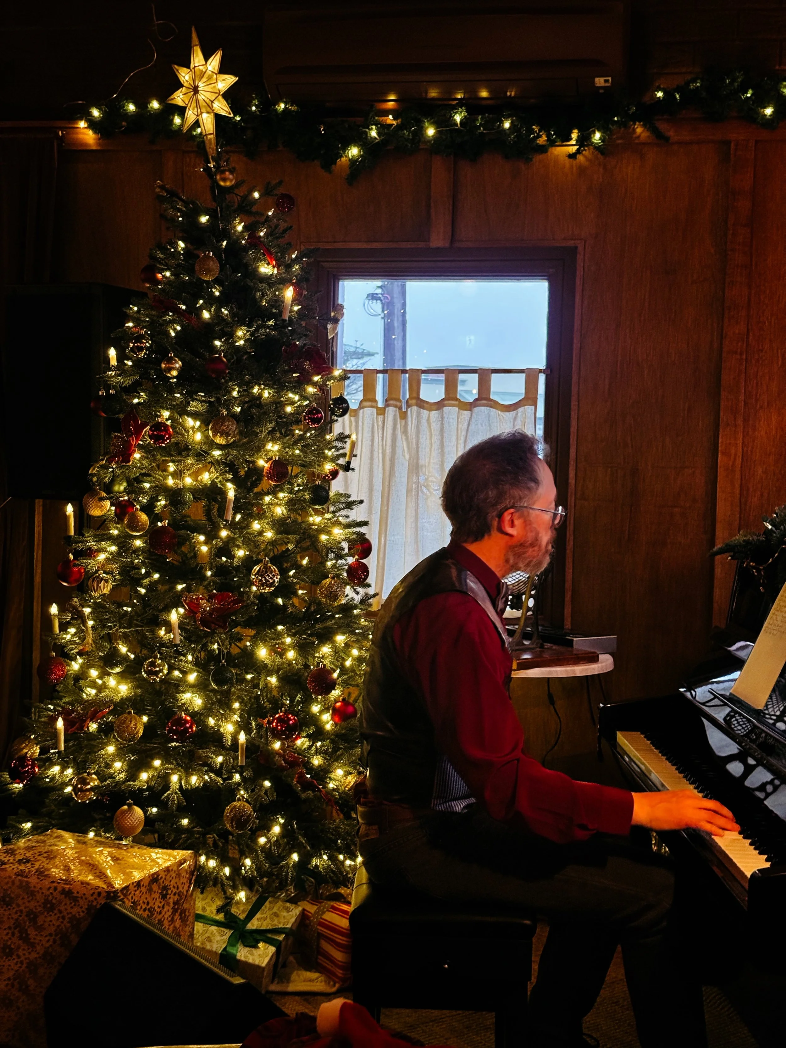 DaylesfordHotel_Christmas_In_July4.JPG