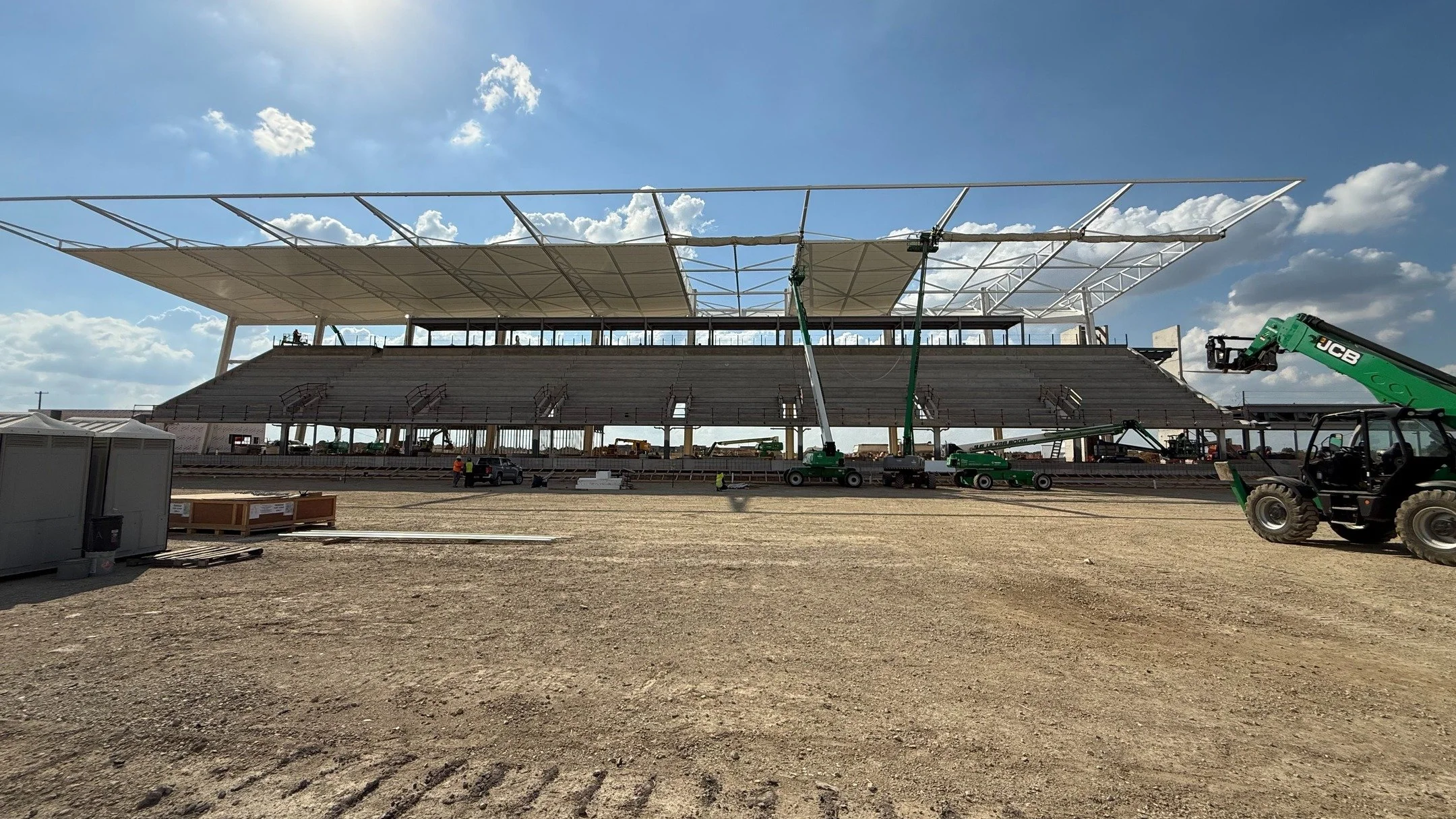 🚧 Construction Updates🚧: 
Here&rsquo;s what&rsquo;s been happening on site this week ⬇

⛅West Seating: The canopy is currently being installed over the seats.
🏟 Stadium Club (NW Corner): The steel frame for the Club is now complete.
⏳East Seating: