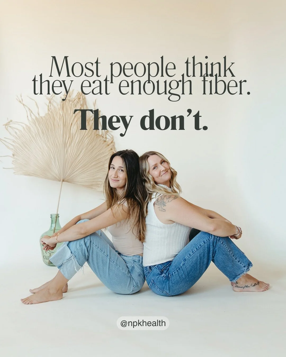 Most people think they eat enough fiber.

They do not.

Women need about 25 to 35 grams per day.
Men need about 30 to 40 grams per day.

Most adults average 10 to 15.

That gap affects more than digestion.

Fiber supports:
&bull; Blood sugar stabilit
