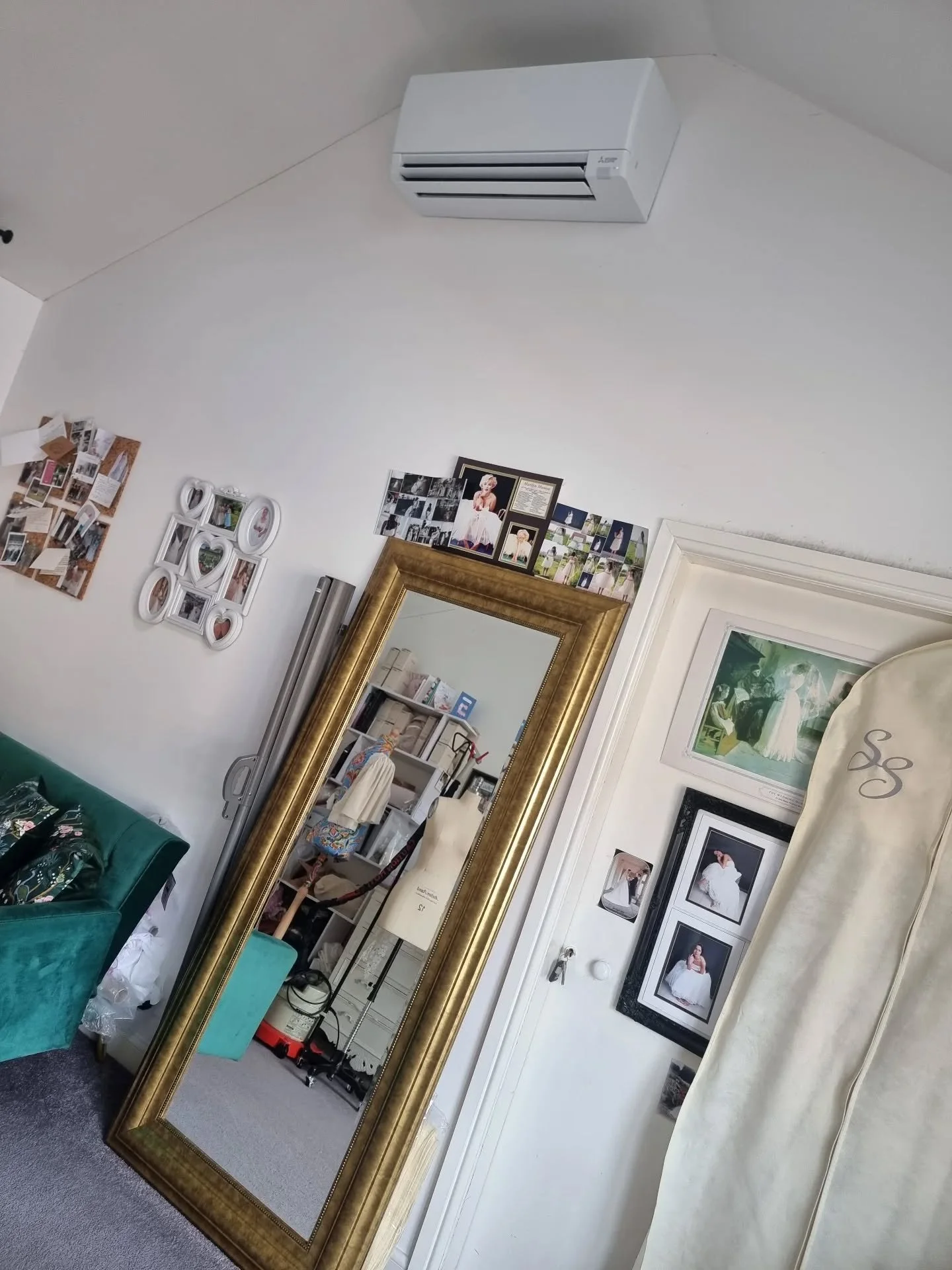 Happy 1st September to you all. Let's enjoy the last month of summer til 22nd, let's hold onto the great summer we've had despite this last week's rain the UK have had on record the driest summer.

So I made the decision to rid manual fans and manual