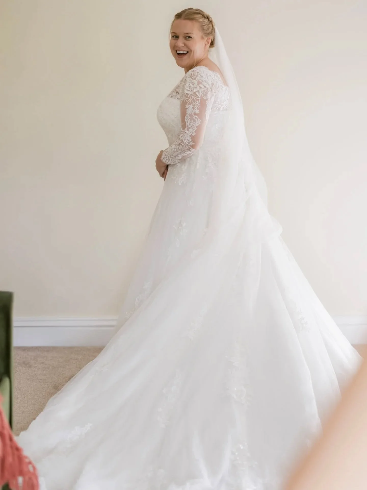 Lovely Lydia

Lydia wears wed2b gown that required shoulder lifts, sleeves reduced, bust contours and hems raised to fit like a glove to wed her love on their family land in Buckinghamshire in the late summer.

Lydia was a dream to work with and let 