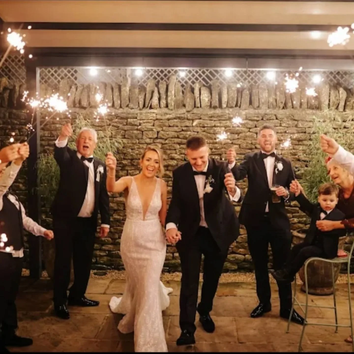 Thank you Kelly for such a lovely review today. Many congratulations to you both on your special day 🎊

It was a pleasure to help you perfect the fit of your gorgeous @laceandgracebridalboutique dress, captured here fabulous by @studiosquarephotogra