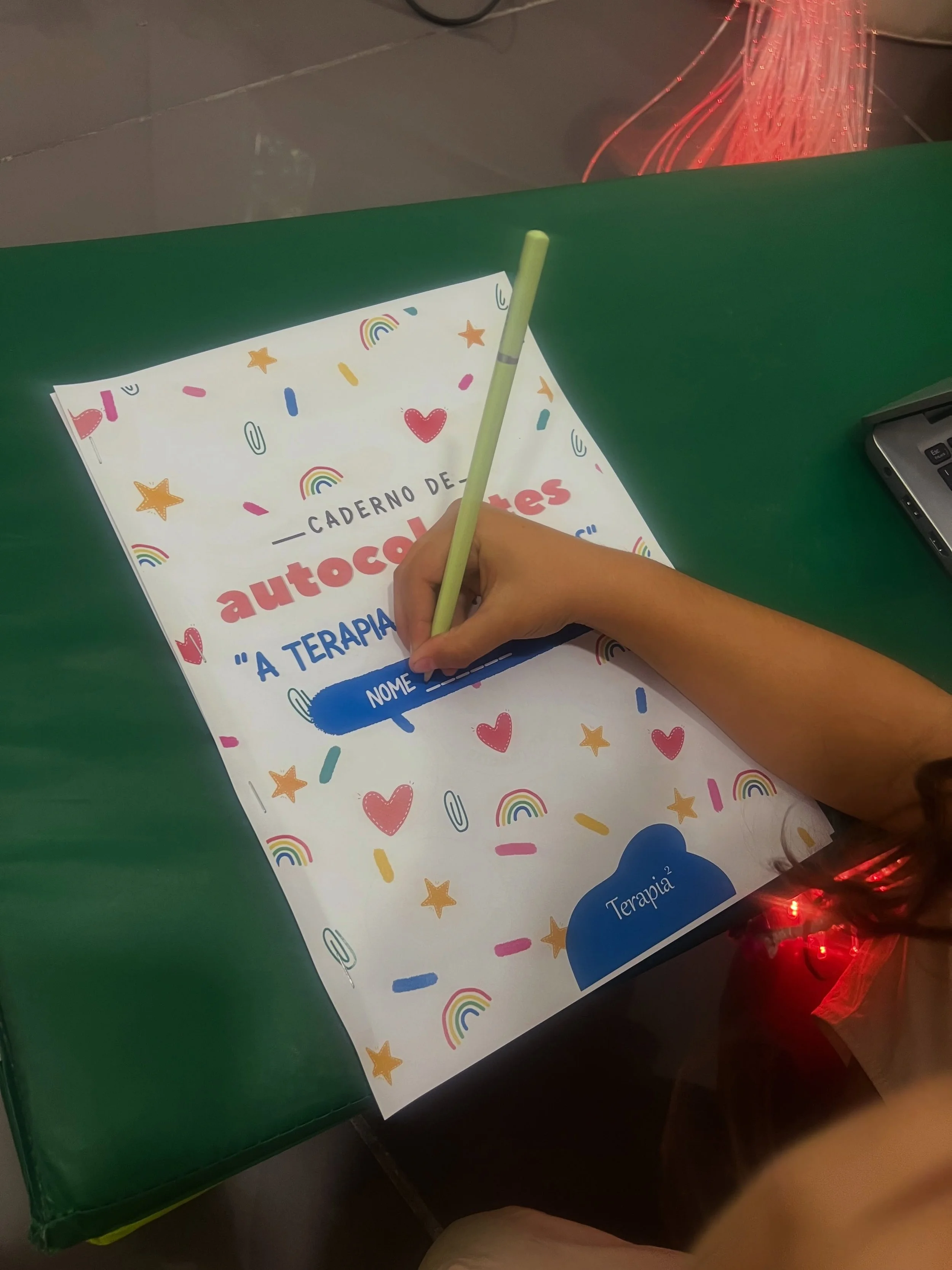 📚Porque cada conquista conta 💙

Na nossa Caderneta da Terapia, h&aacute; autocolantes para celebrar cada passo, cada esfor&ccedil;o e cada conquista. 🌟

Quer seja para acompanhar as sess&otilde;es, quer seja para levar para casa e continuar a moti