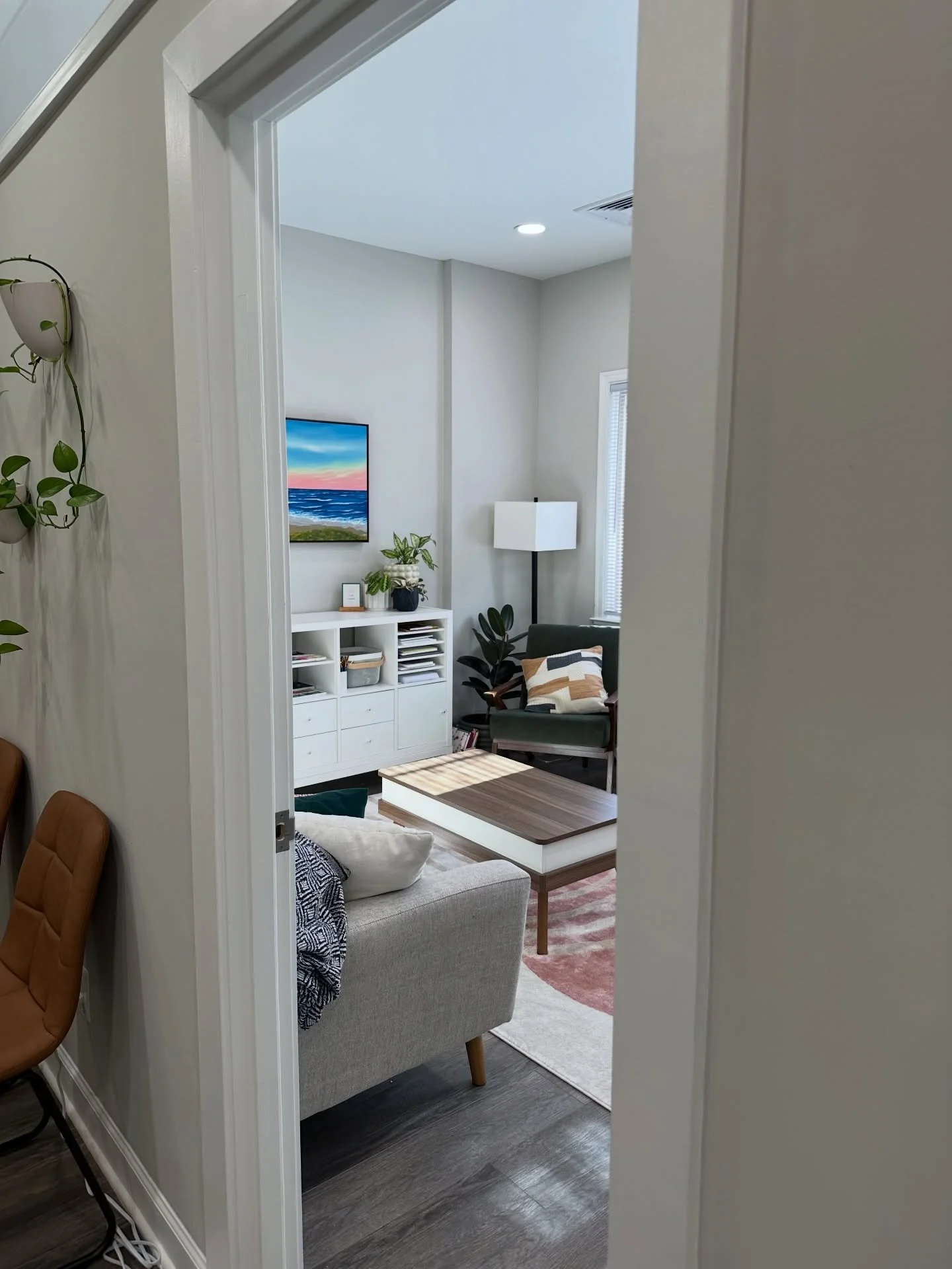 A calm, cozy place to do hard, deep, meaningful work. 

Welcome to my new therapy space in Herndon! I moved to share space with @kaleidoscope_arttherapy and I couldn&rsquo;t be more excited for this next chapter. 

New address: 
1043 Sterling Rd 
sui