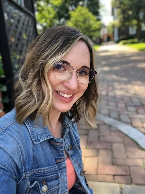 Alanna Betts a therapist in Herndon, Virginia smiling