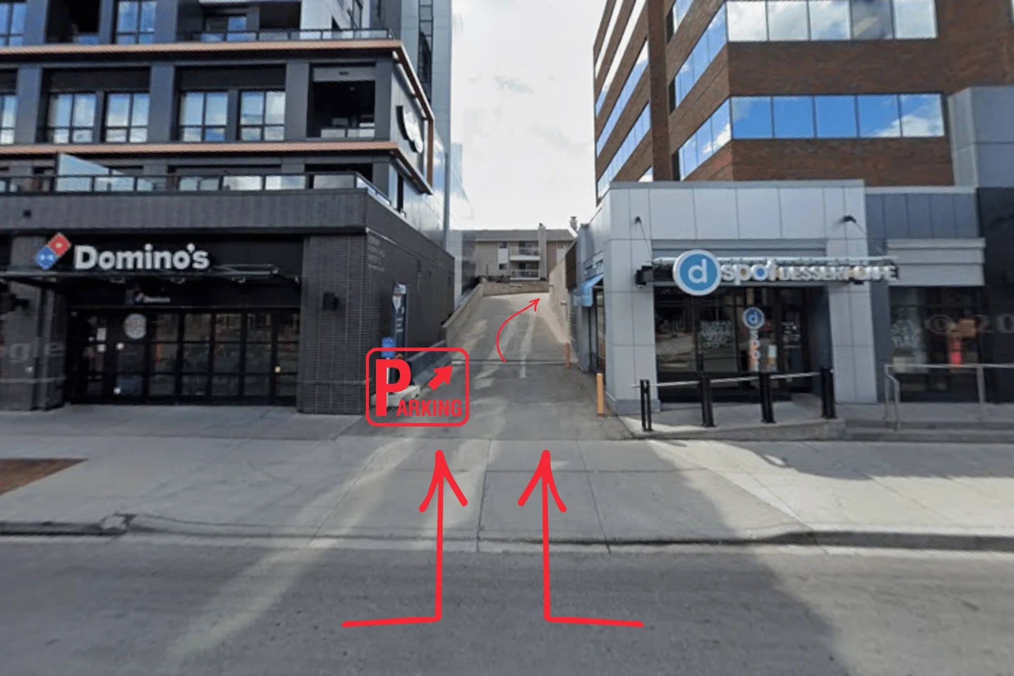 image of 17 avenue pointing to the parking lot located bettwen Dominos pizza and DSpot Dessert restaurants