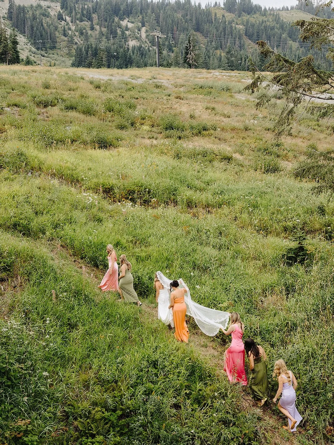 The squad that will climb a mountain to see you get marry!!

#washigntonweddingplanner #snoqualmiewedding
