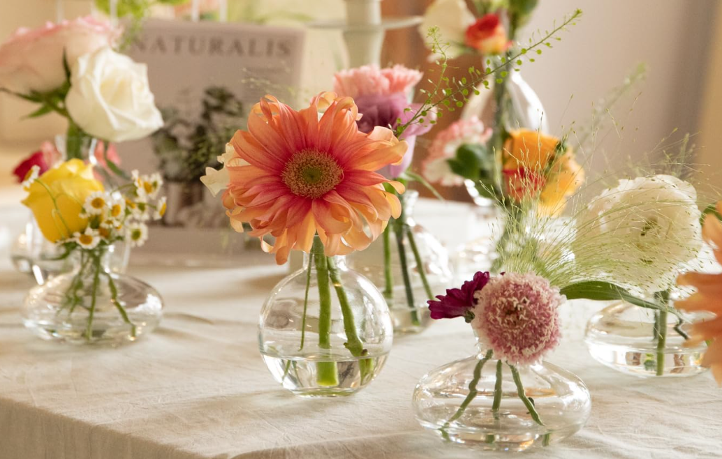 Round Clear Bud vases 0.75 each
28 available