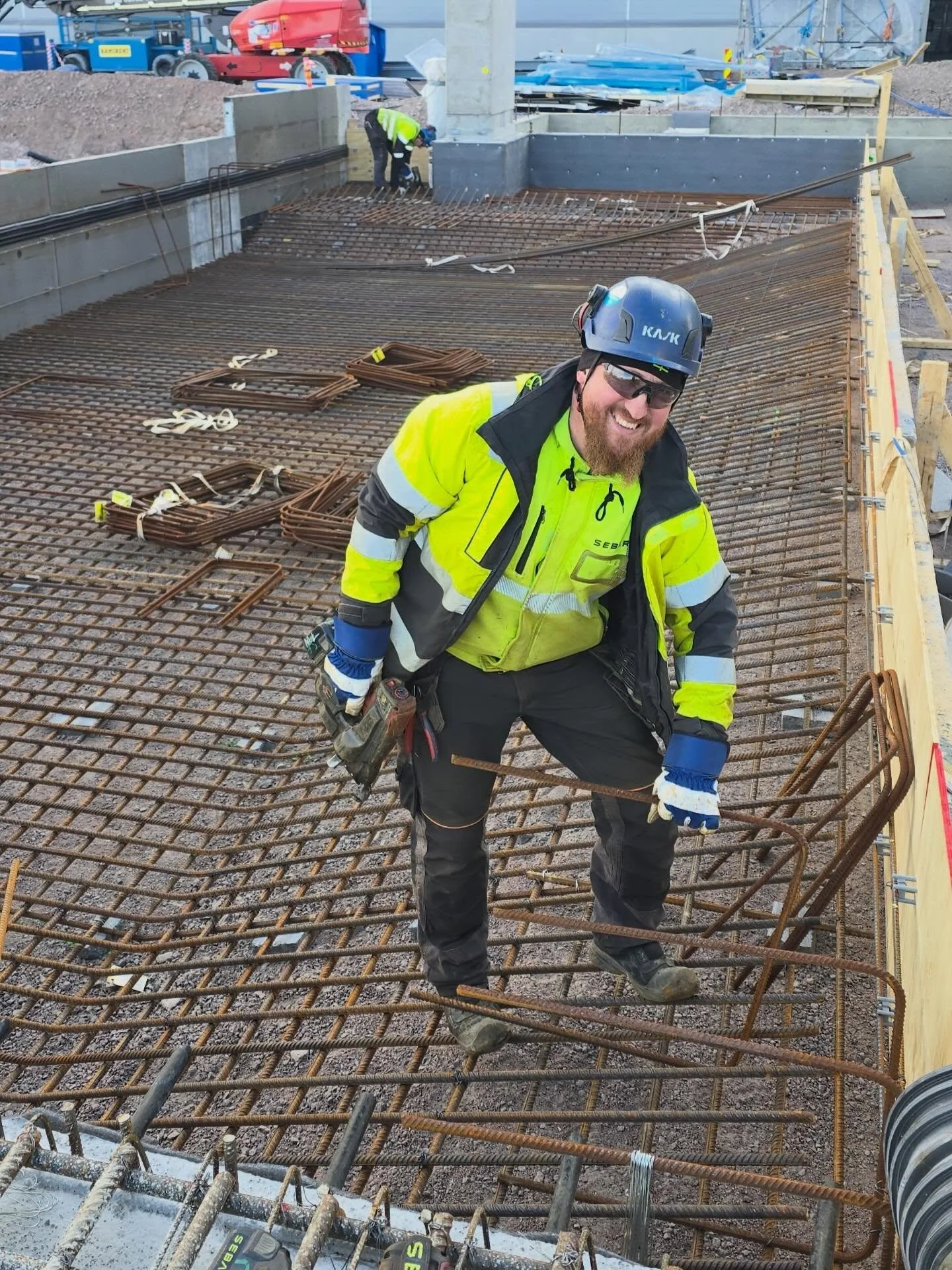 Helppo hymyill&auml; kun tiet&auml;&auml; et ty&ouml;maa rupee olee loppusuoralla 💪🏼👷🏼&zwj;♂️ 

Kes&auml; vasta edess&auml;p&auml;in ja monta projektia tuloillaan! Huippua p&auml;&auml;st&auml;&auml;n tekem&auml;&auml;n erilaisia kohteita☀️

Seba