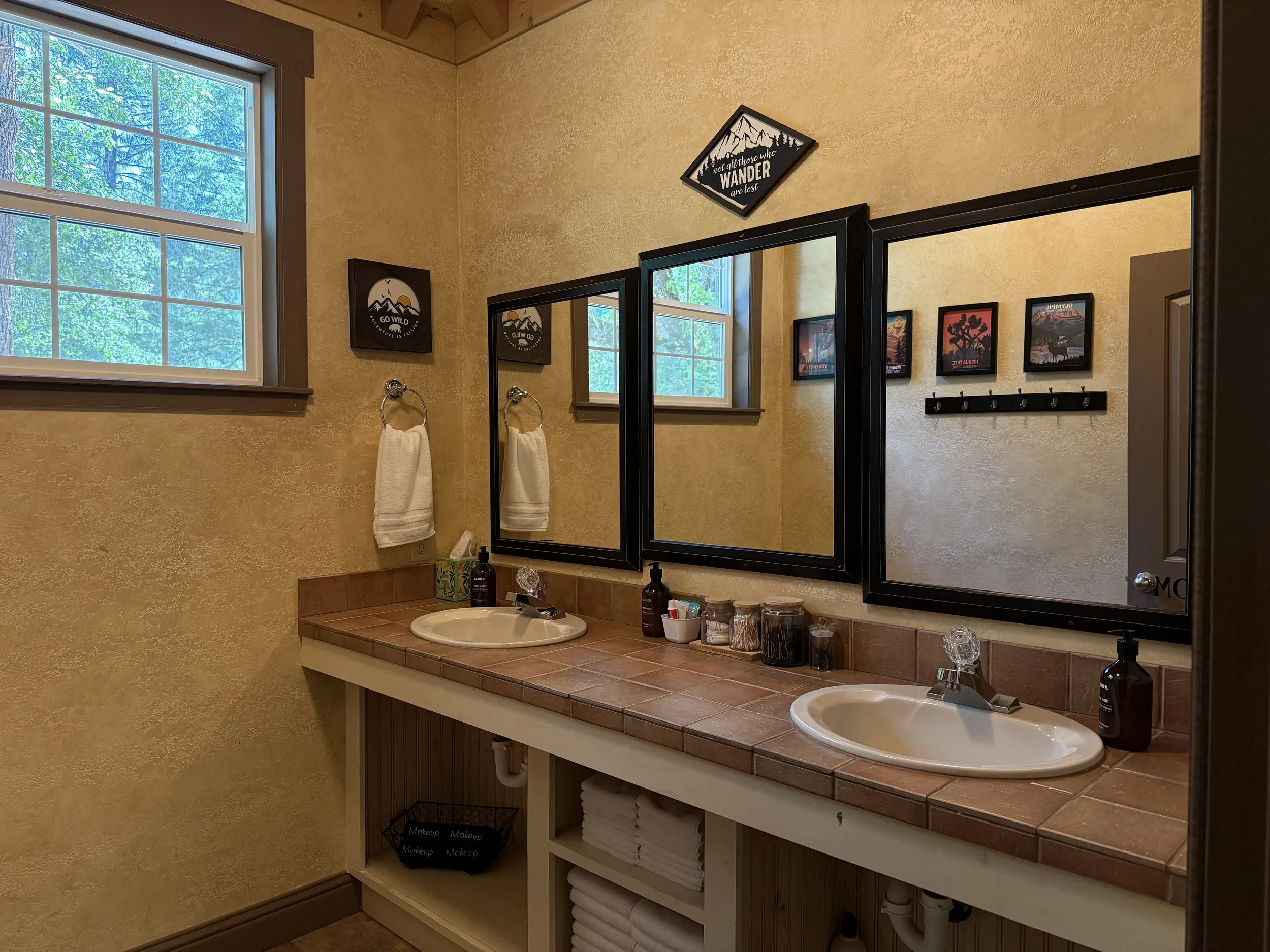 Bathroom-Vanity-Wide-Bunkhouse-6977.JPG