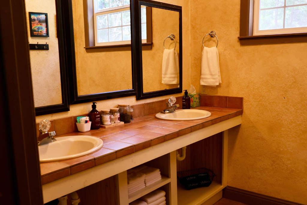 BunkhouseChelsea_092025_Bathroom_IMG_0640.png