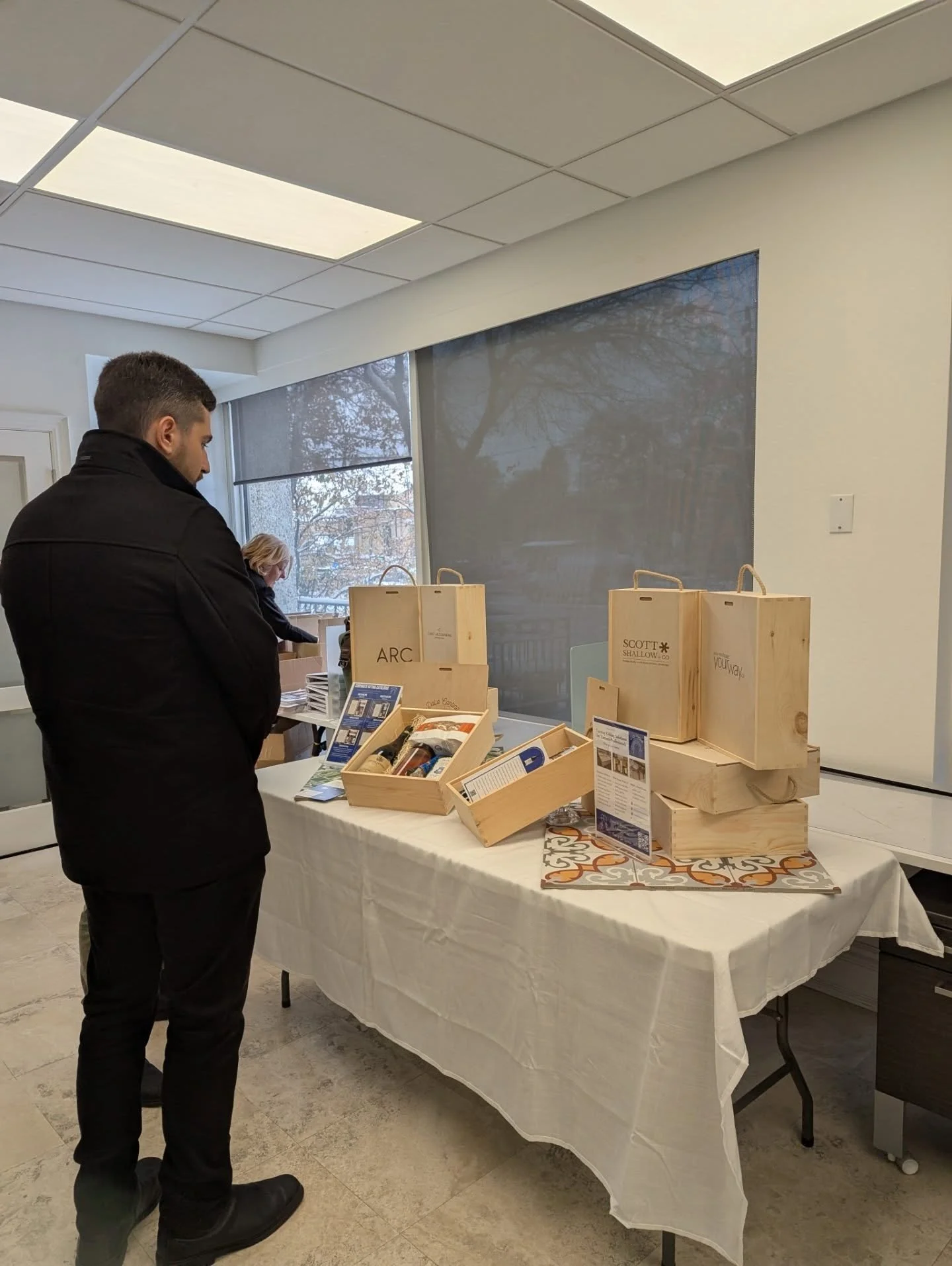 Thank you @harveykalles for inviting us to showcase our business at your annual Holiday Gifting Market ☺️ your logo looks great on our boxes 😍

#Toronto #TorontoGiftIdeas