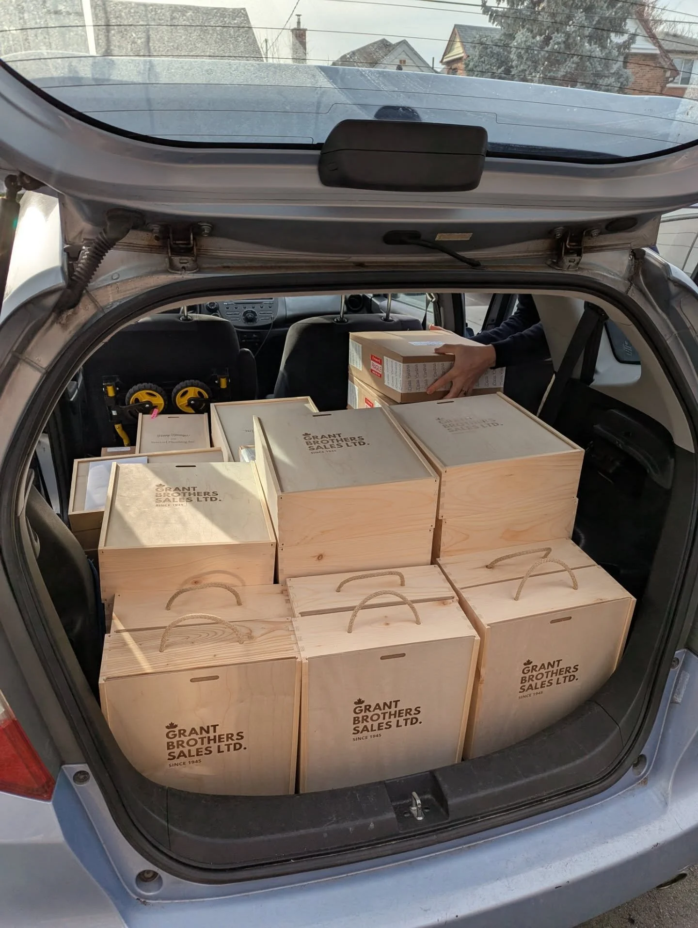 Deliveries this week: 
📍 Toronto 
📍 North York 
📍 Coburg
📍 Etobicoke 
📍 Mississauga 
📍 Hamilton 
📍 Bradford 
📍 Thorold

Our trusty little @hondacanada fit has been carrying this team 💪