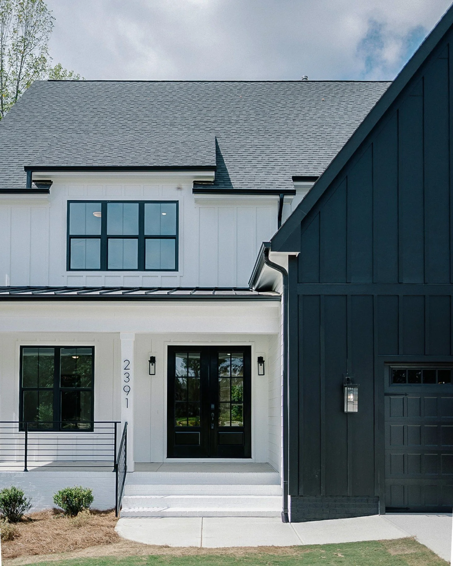 It's a beautiful day at Hilltop Bluffs! We're absolutely loving this sleek, high-contrast home in our newest neighborhood. 😍

In case you missed the latest update, nearly 20% of the lots in Hilltop Bluffs have already been spoken for! Here's what th