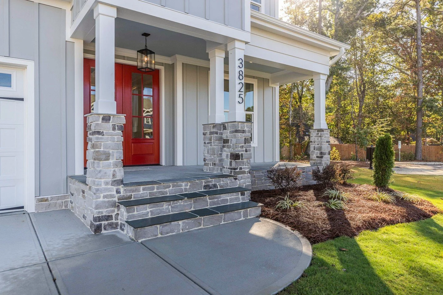 There&rsquo;s nothing sweeter than a sun-soaked morning at Bentwinds Bluffs. 

The birds are chirping, the breeze is blowing and the only difficult choice you have to make is where to soak it all in from: your rocker-ready front porch or your screene