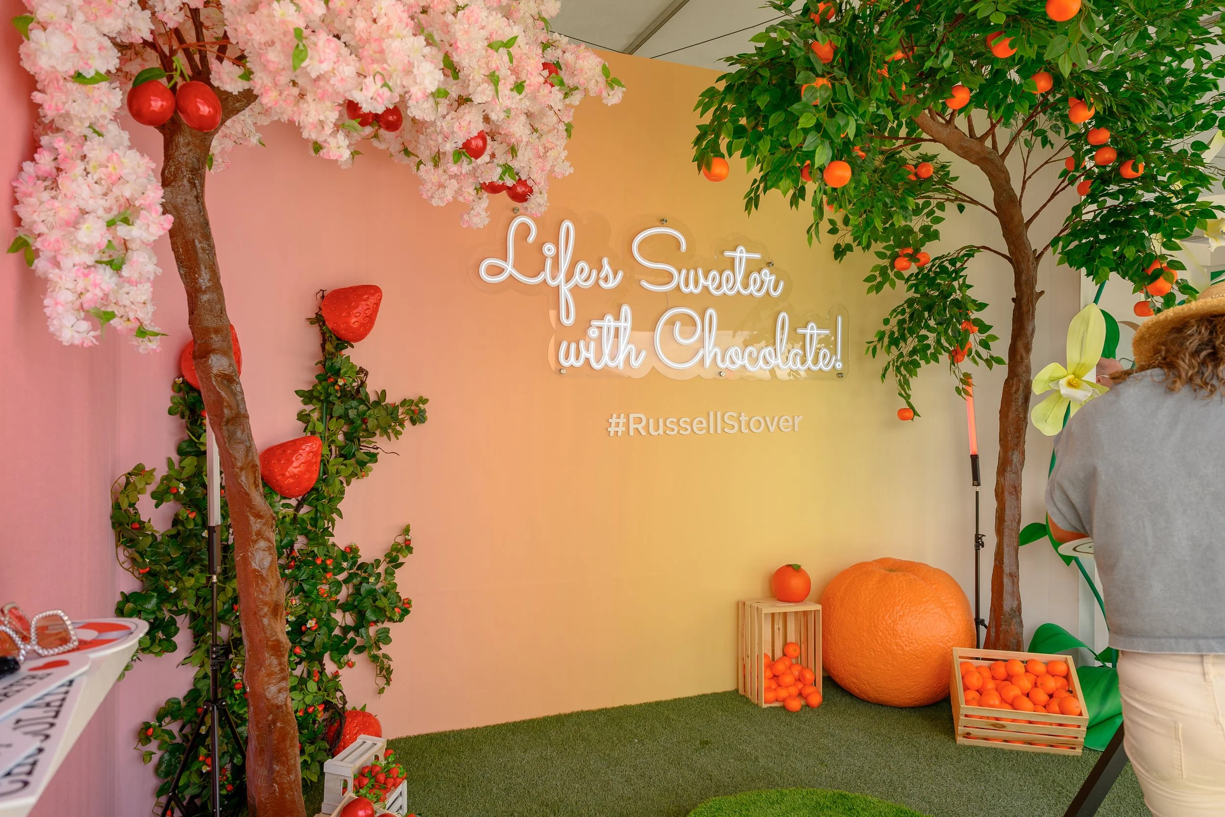 Russel Stover's SOBEWFF display features strawberries, oranges, and cherry blossom decor.